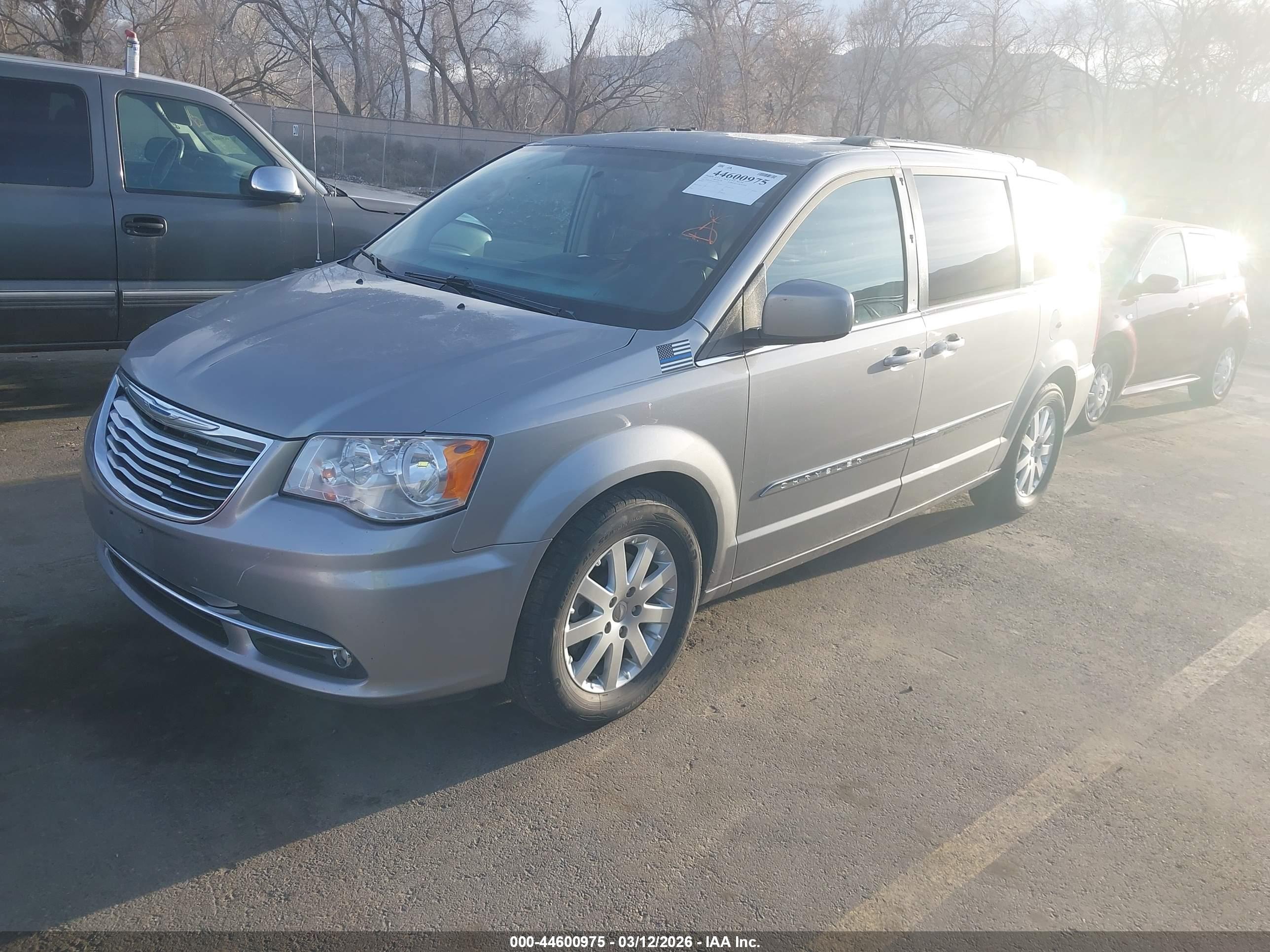 CHRYSLER TOWN image 2