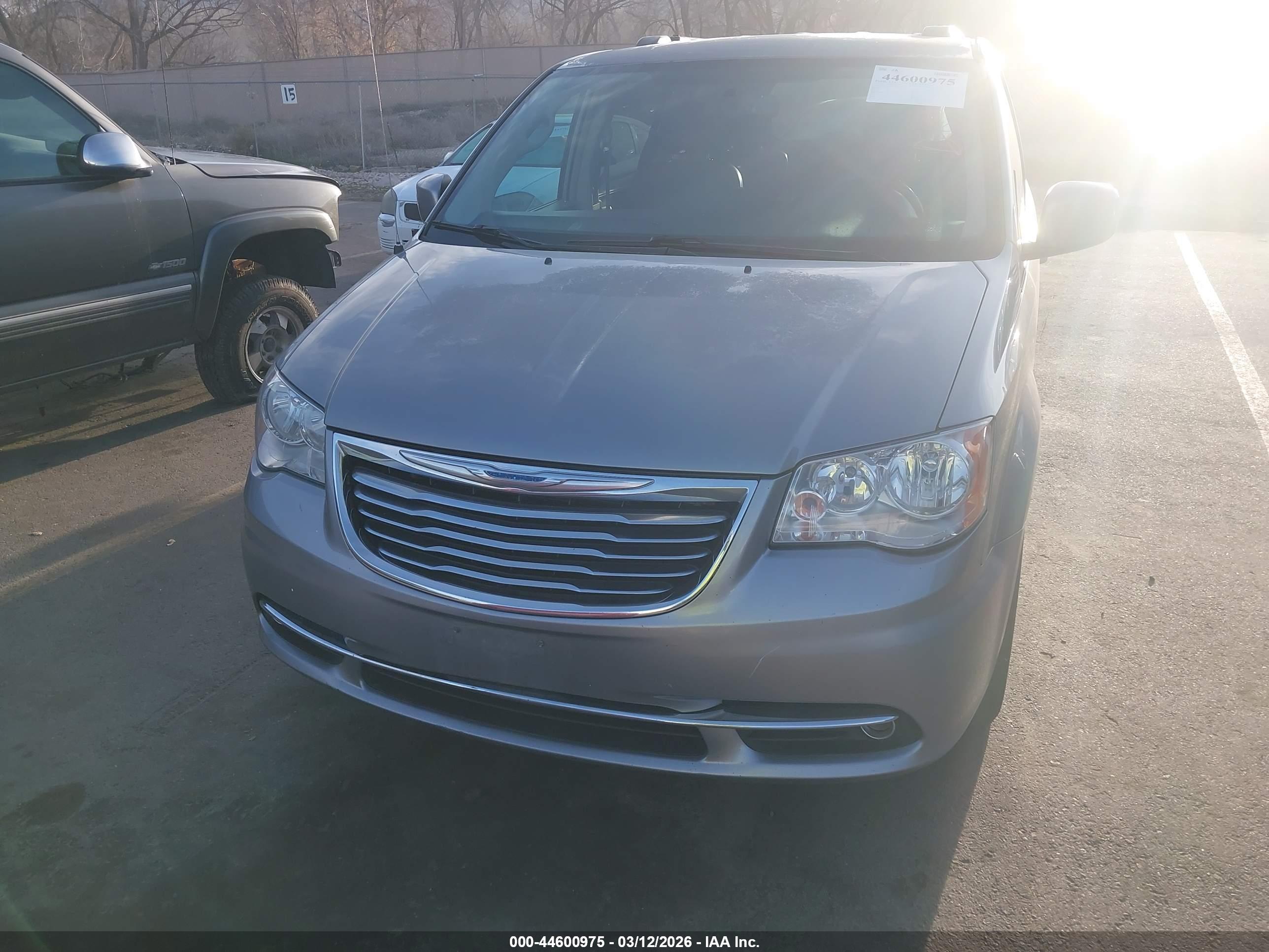CHRYSLER TOWN image 6