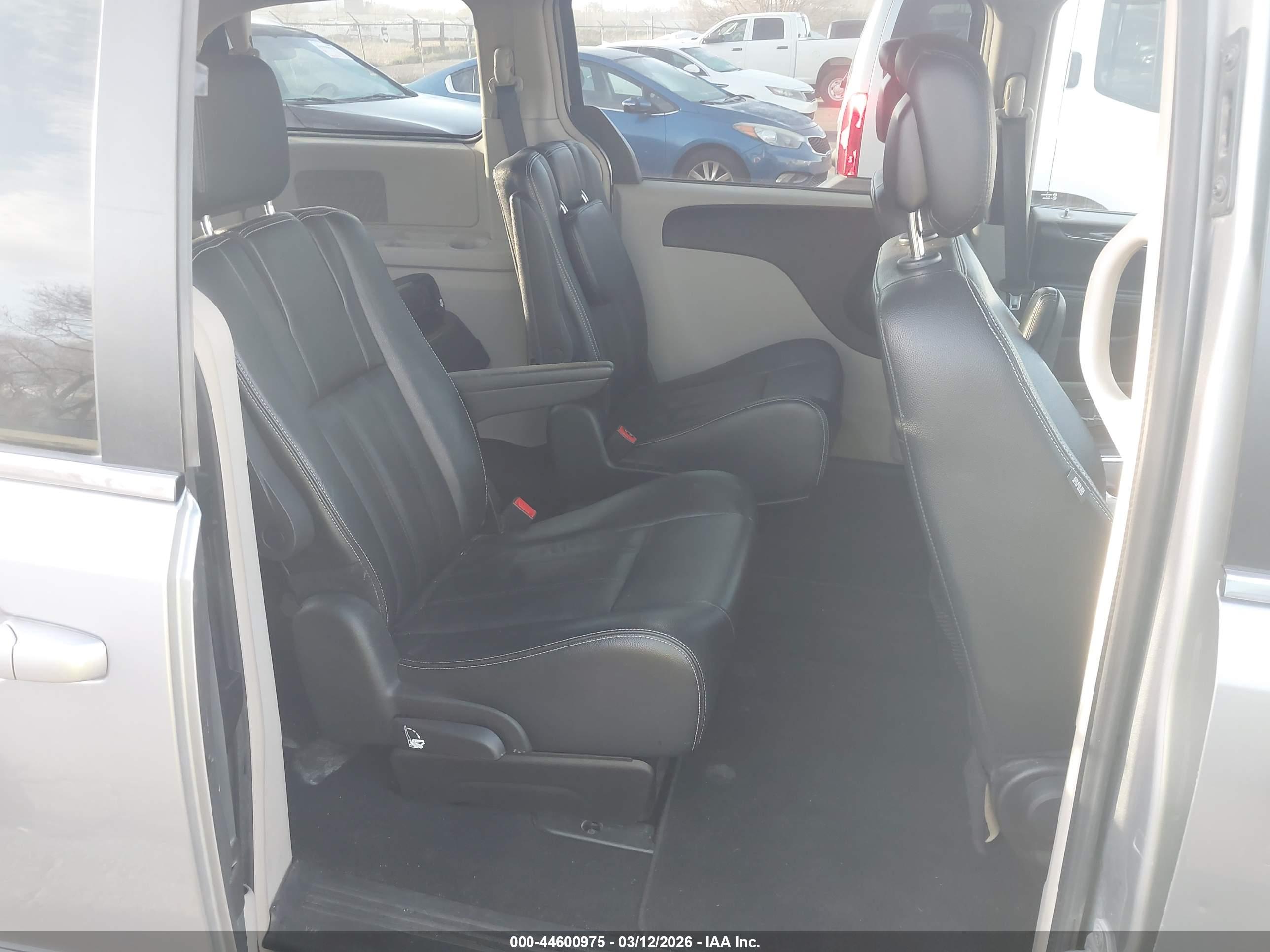CHRYSLER TOWN image 8
