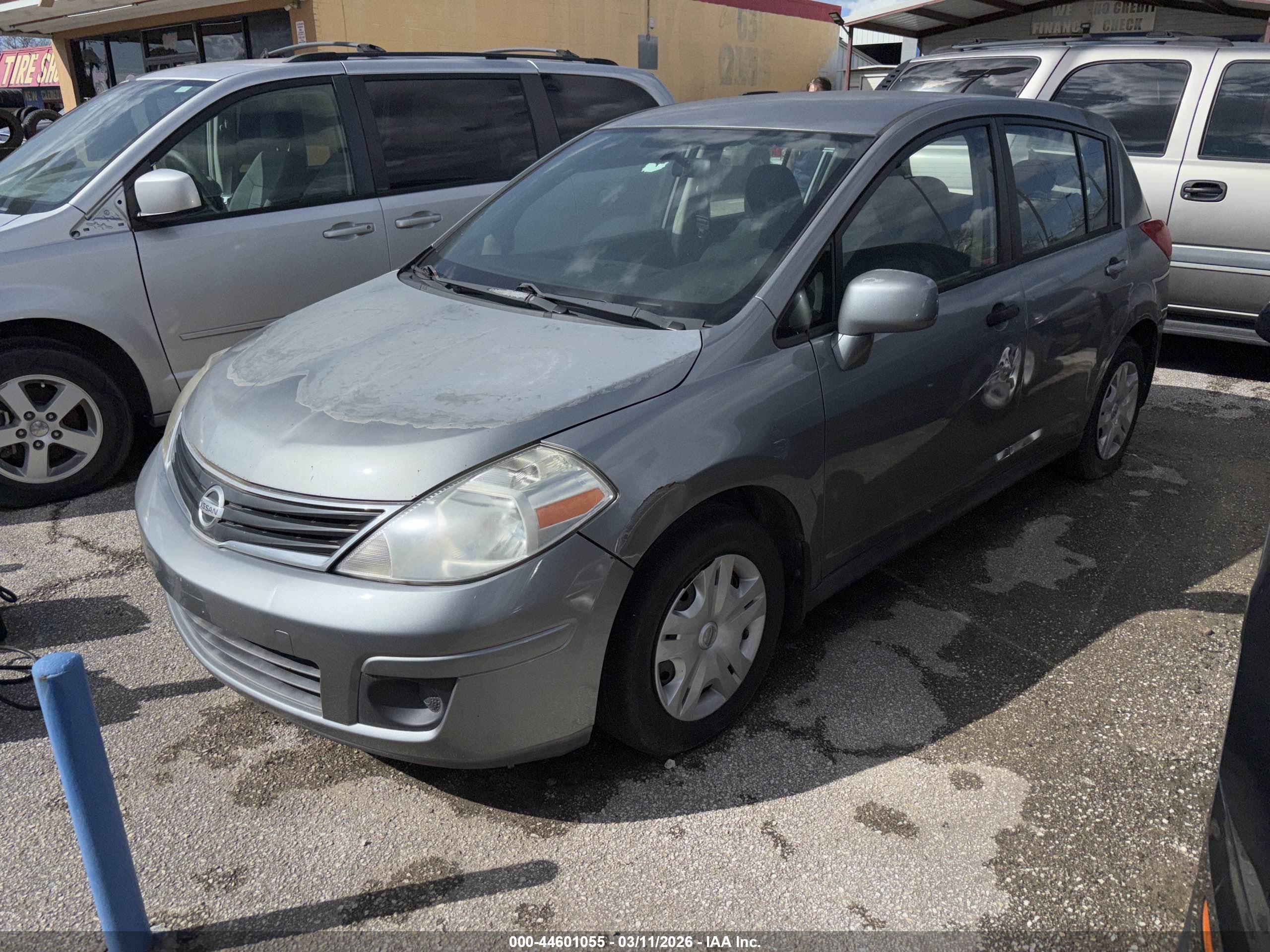 NISSAN VERSA image 2