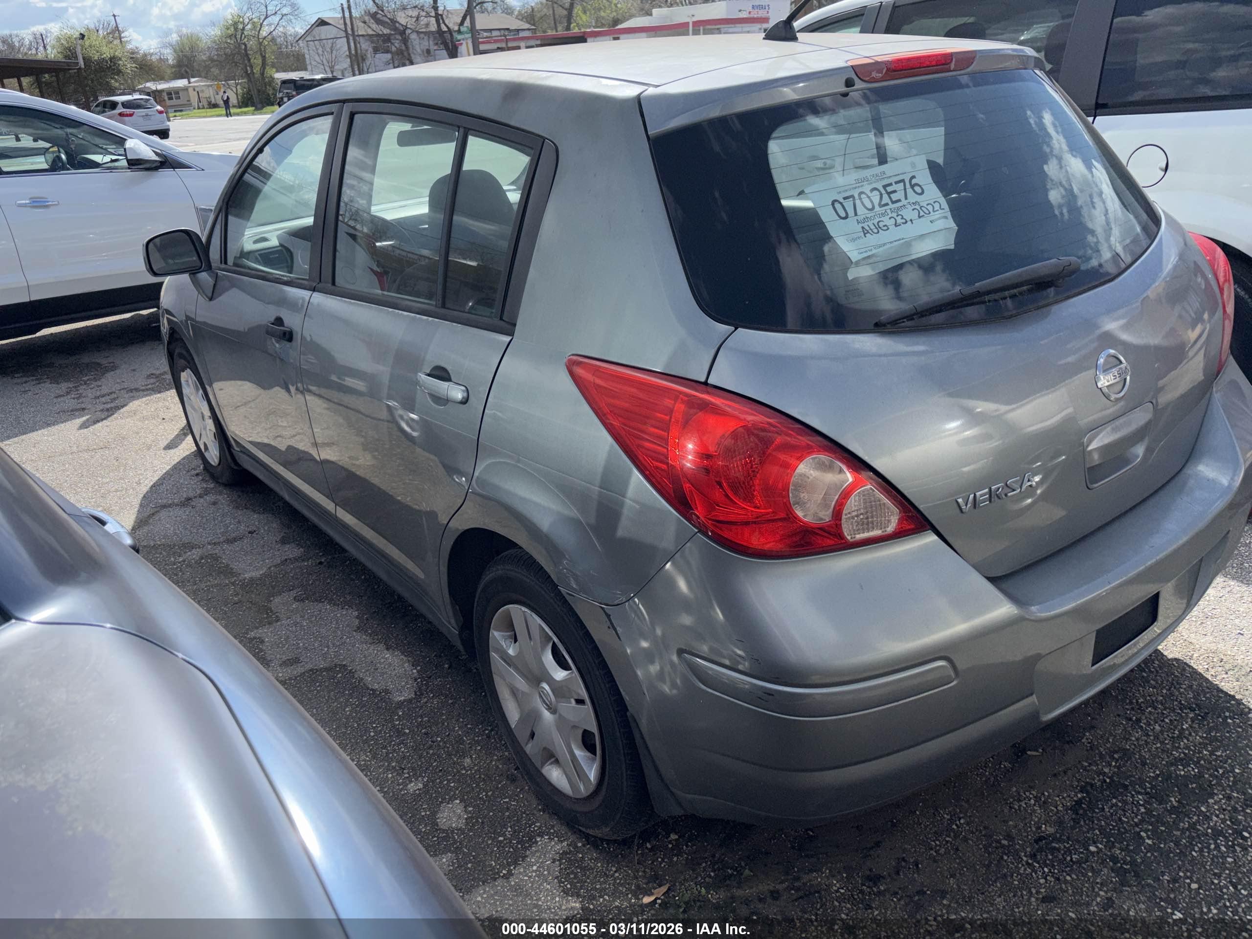 NISSAN VERSA image 3