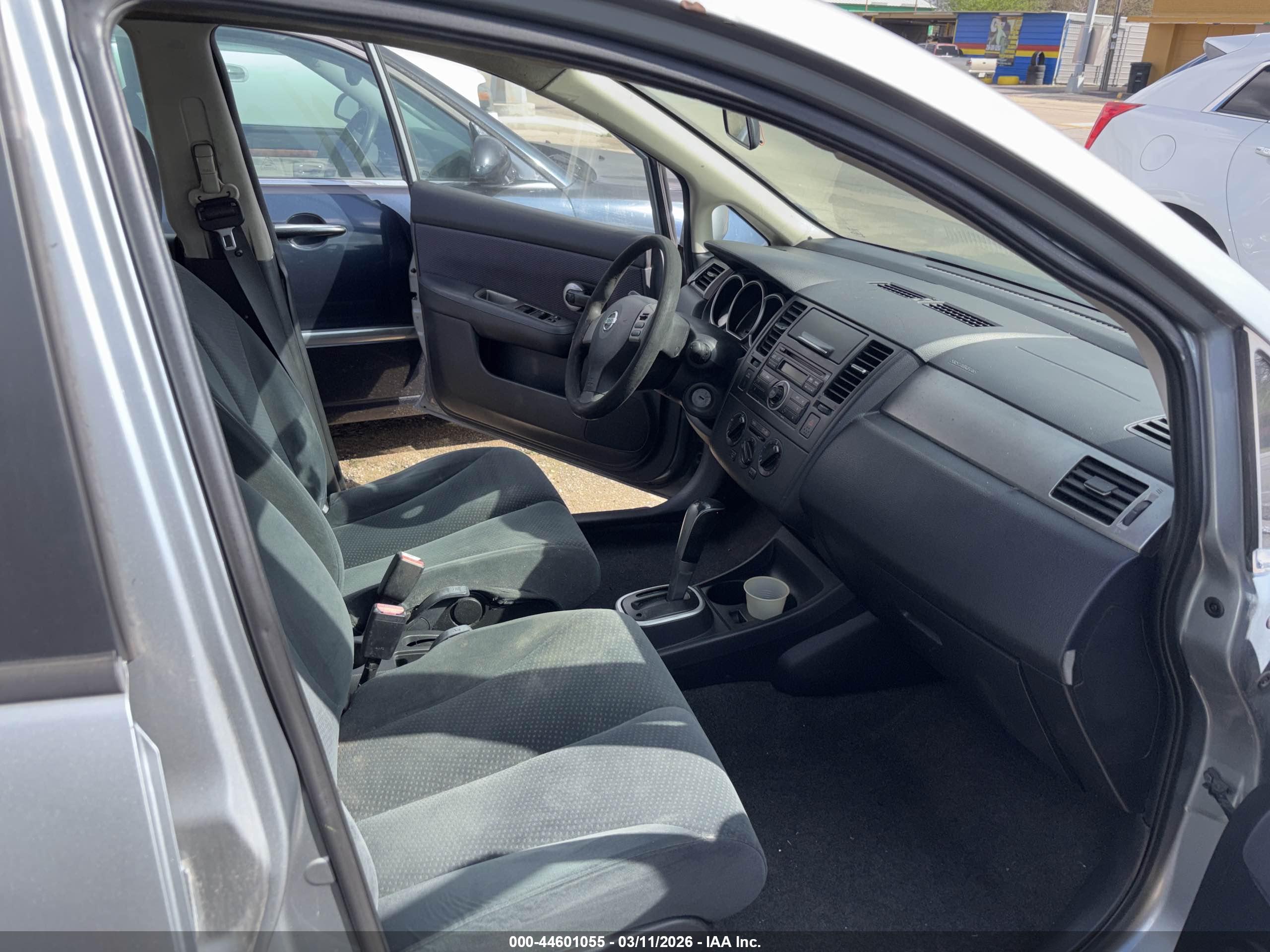 NISSAN VERSA image 5