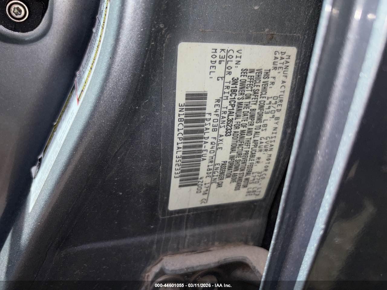 NISSAN VERSA image 9