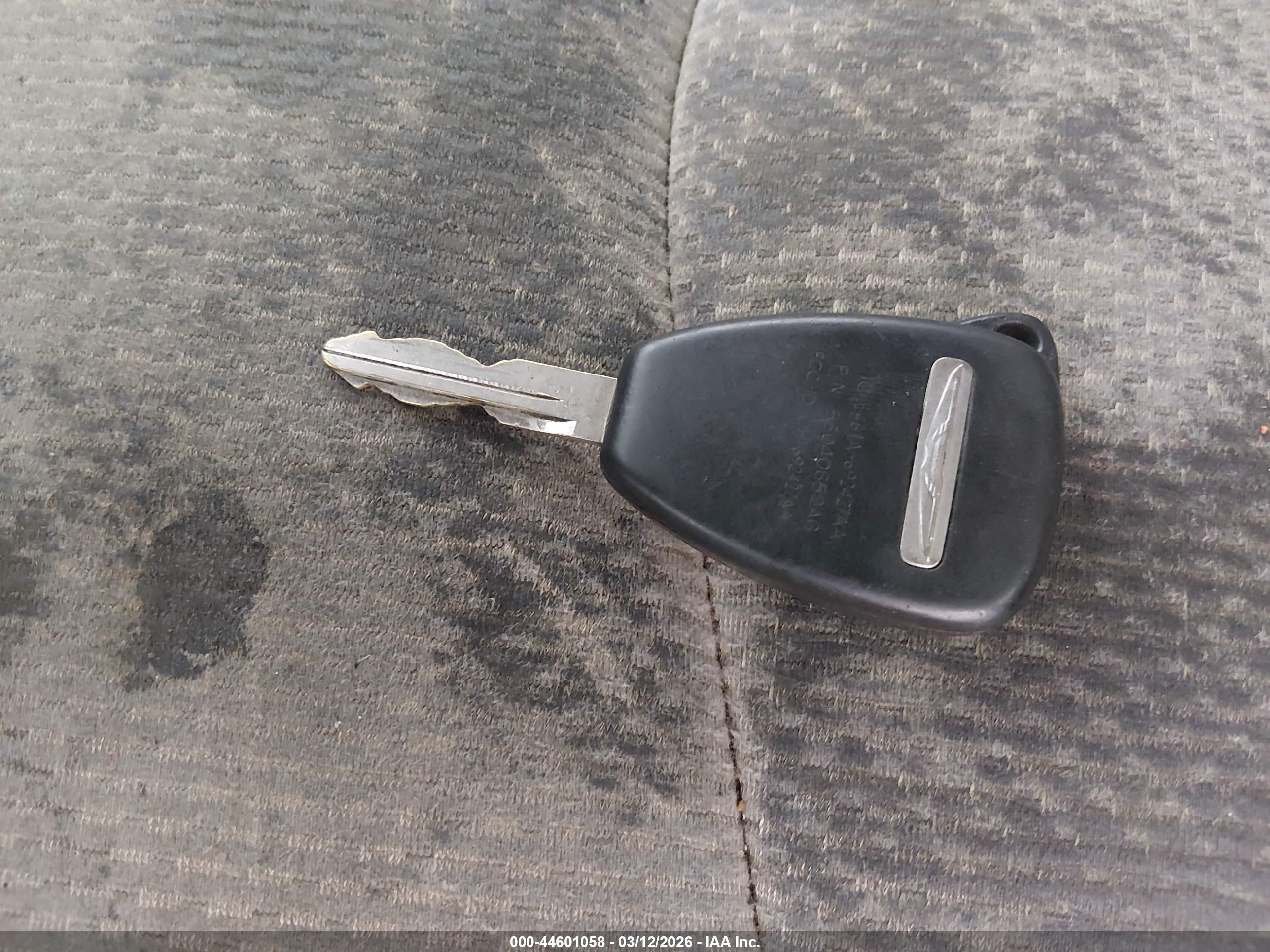 CHRYSLER 200 image 11