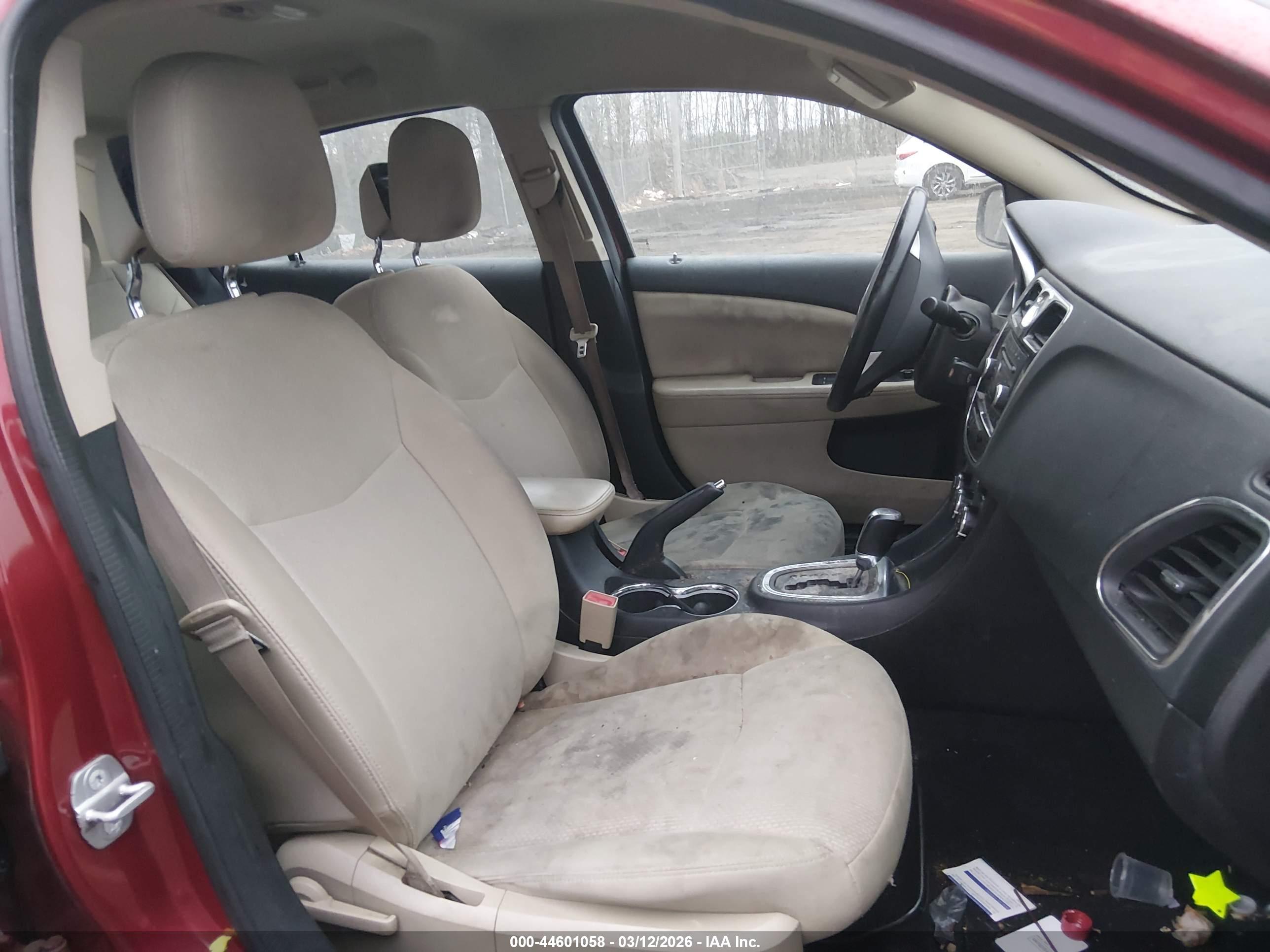 CHRYSLER 200 image 5