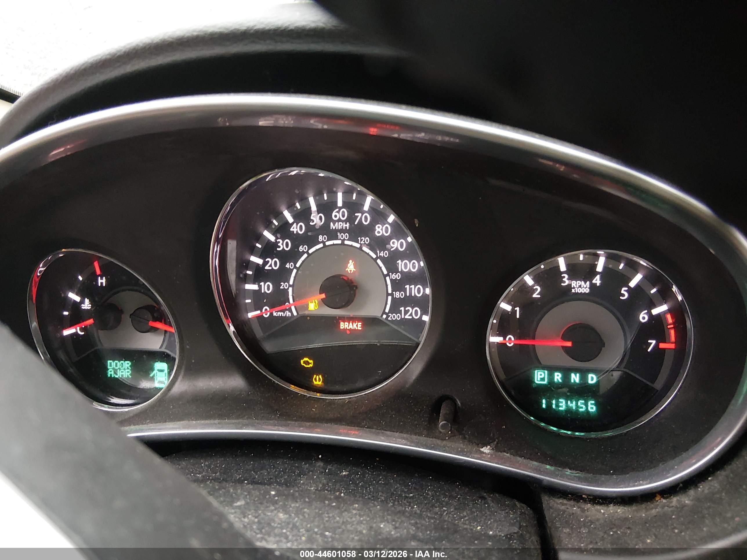 CHRYSLER 200 image 7