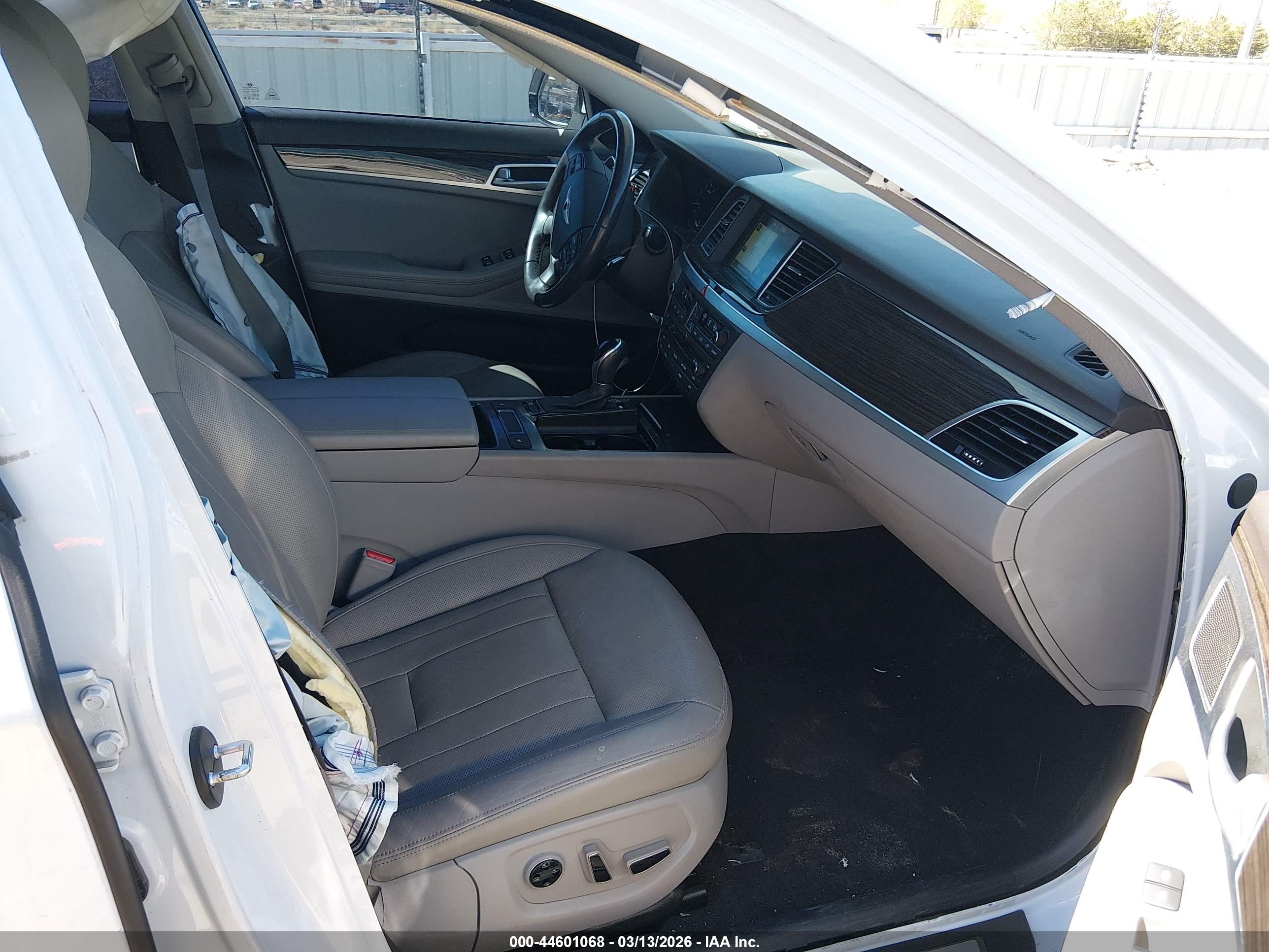 HYUNDAI GENESIS image 5