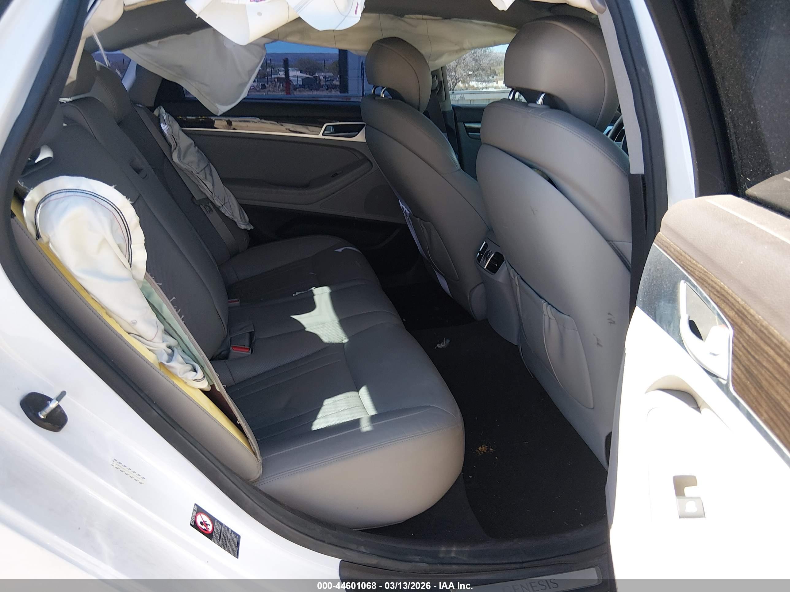 HYUNDAI GENESIS image 8