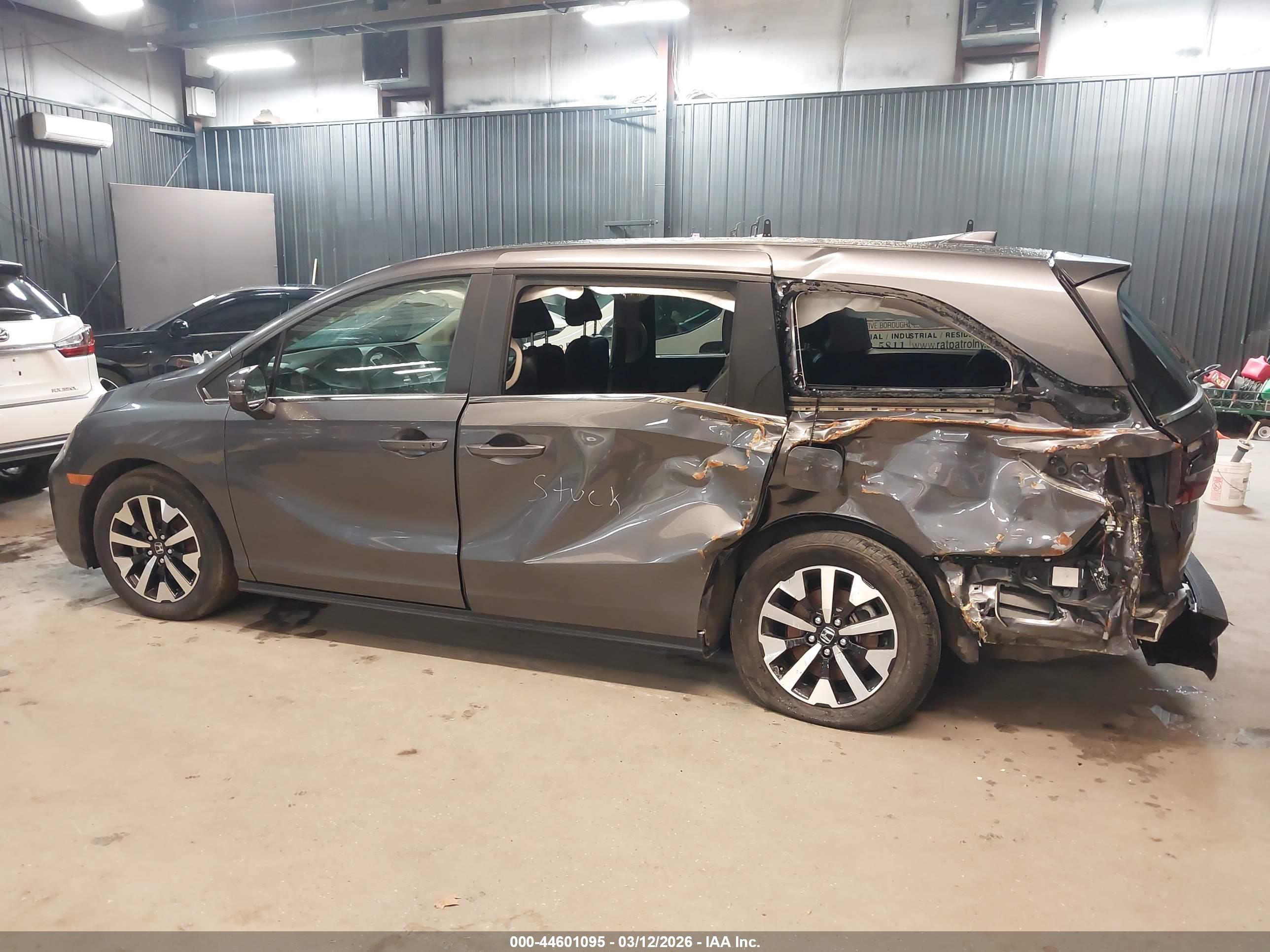 HONDA ODYSSEY image 6