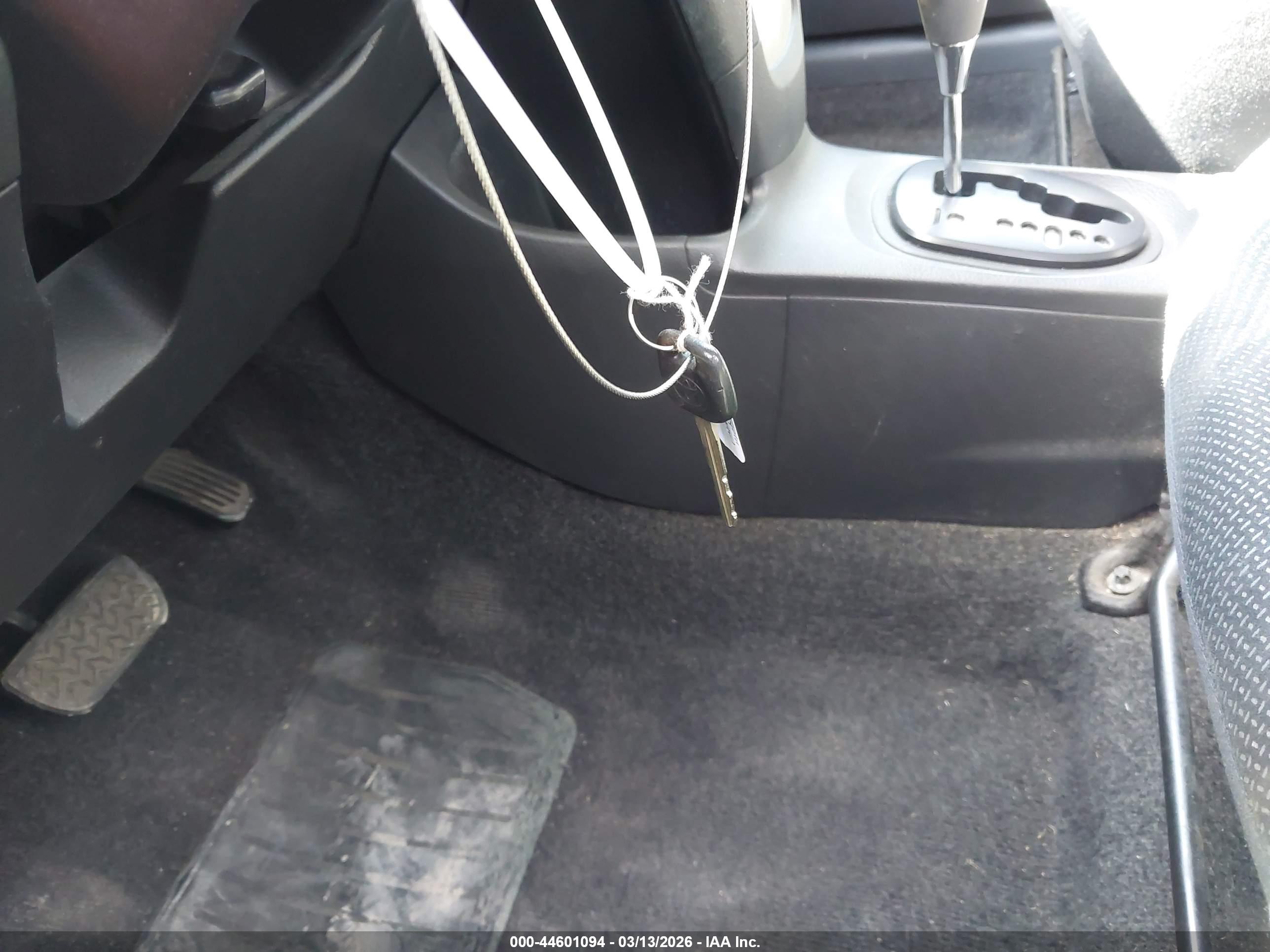 TOYOTA YARIS image 11