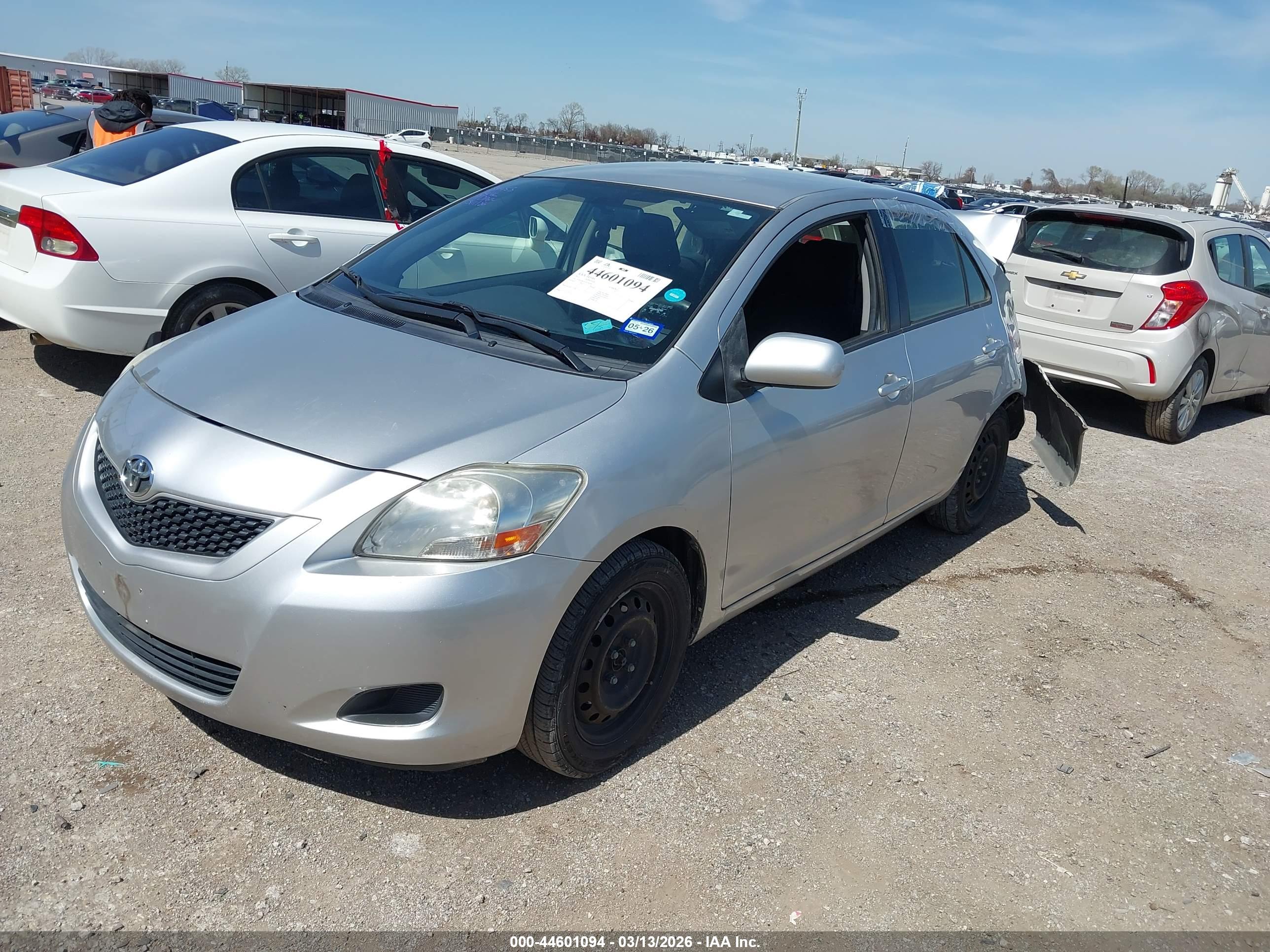TOYOTA YARIS image 2