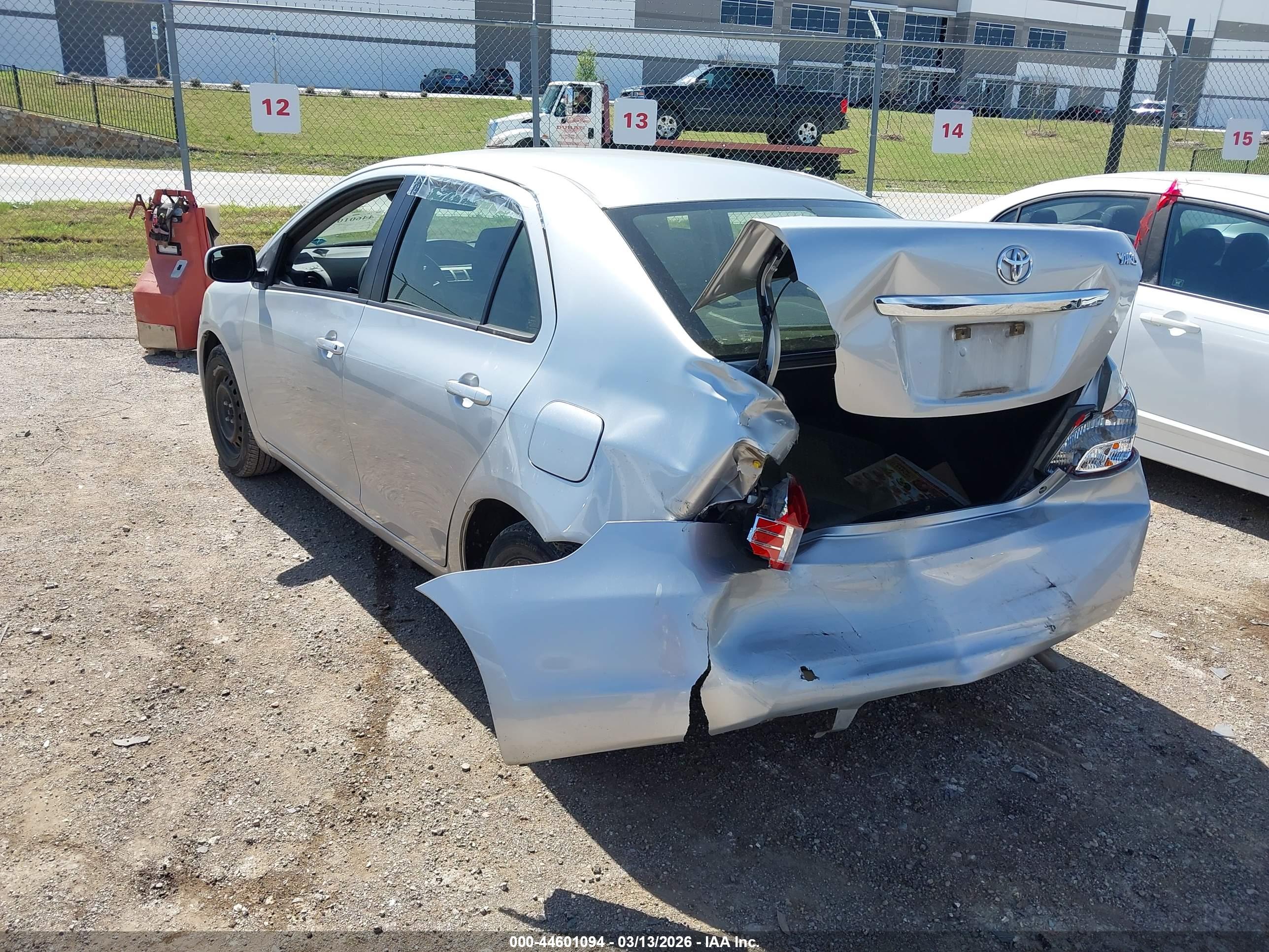 TOYOTA YARIS image 3