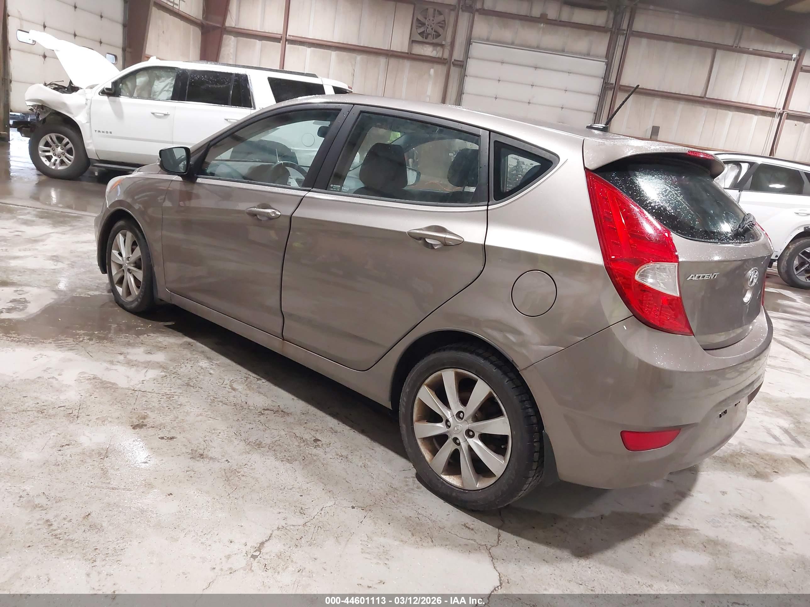 HYUNDAI ACCENT image 3