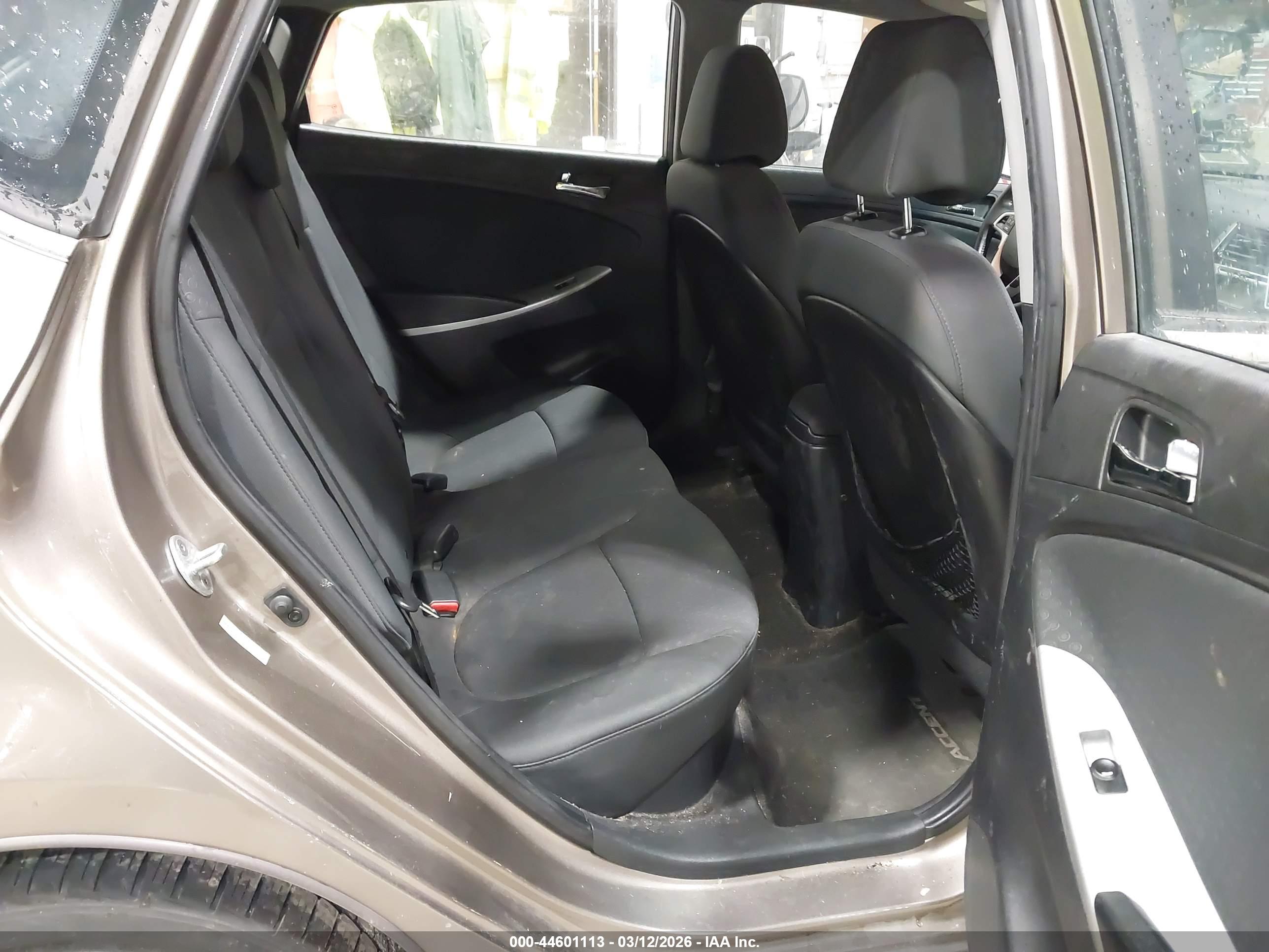 HYUNDAI ACCENT image 8