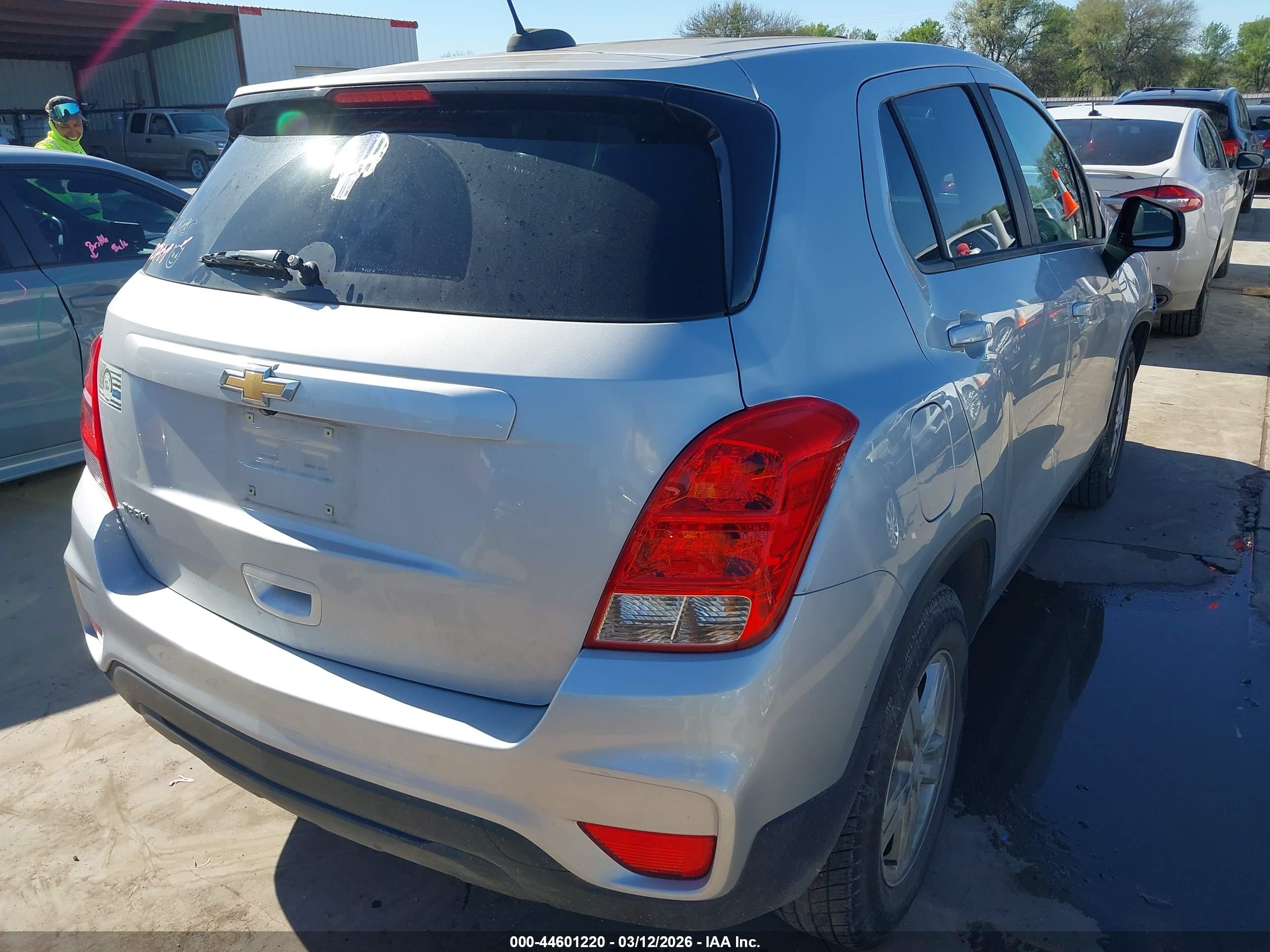 CHEVROLET TRAX image 4