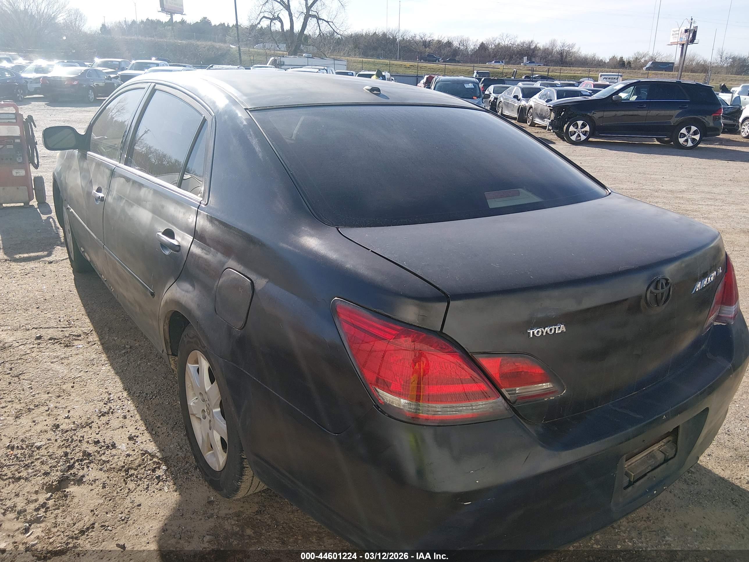 TOYOTA AVALON image 3