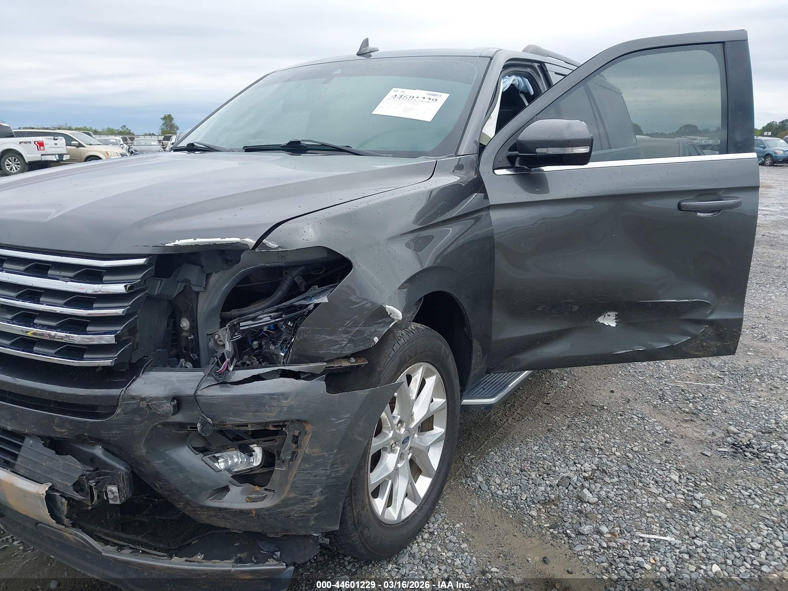 FORD EXPEDITION image 6