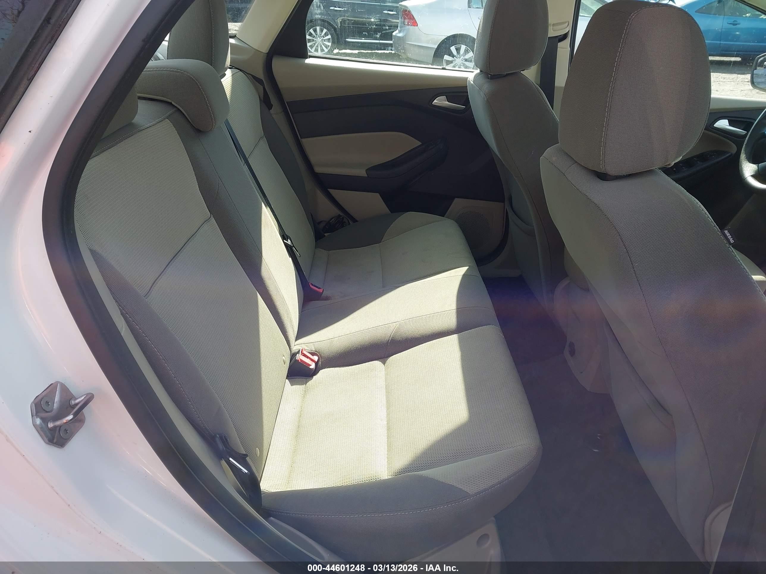 FORD FOCUS image 8