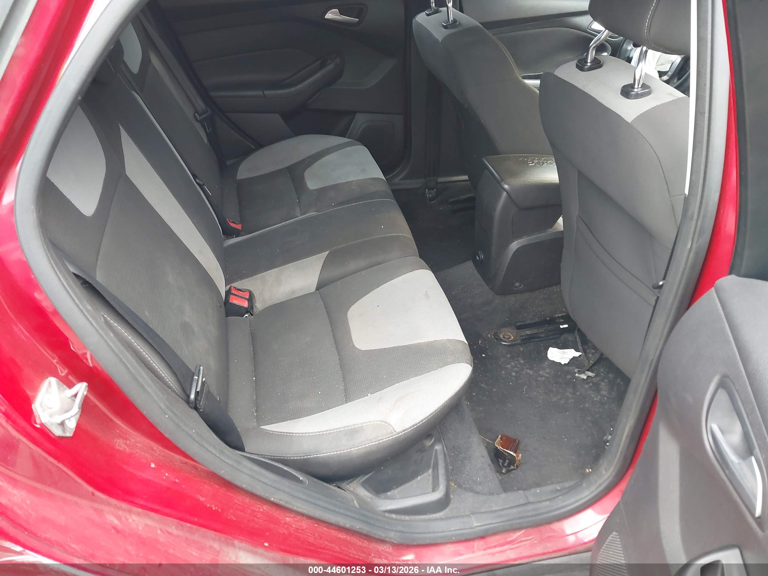 FORD FOCUS image 8
