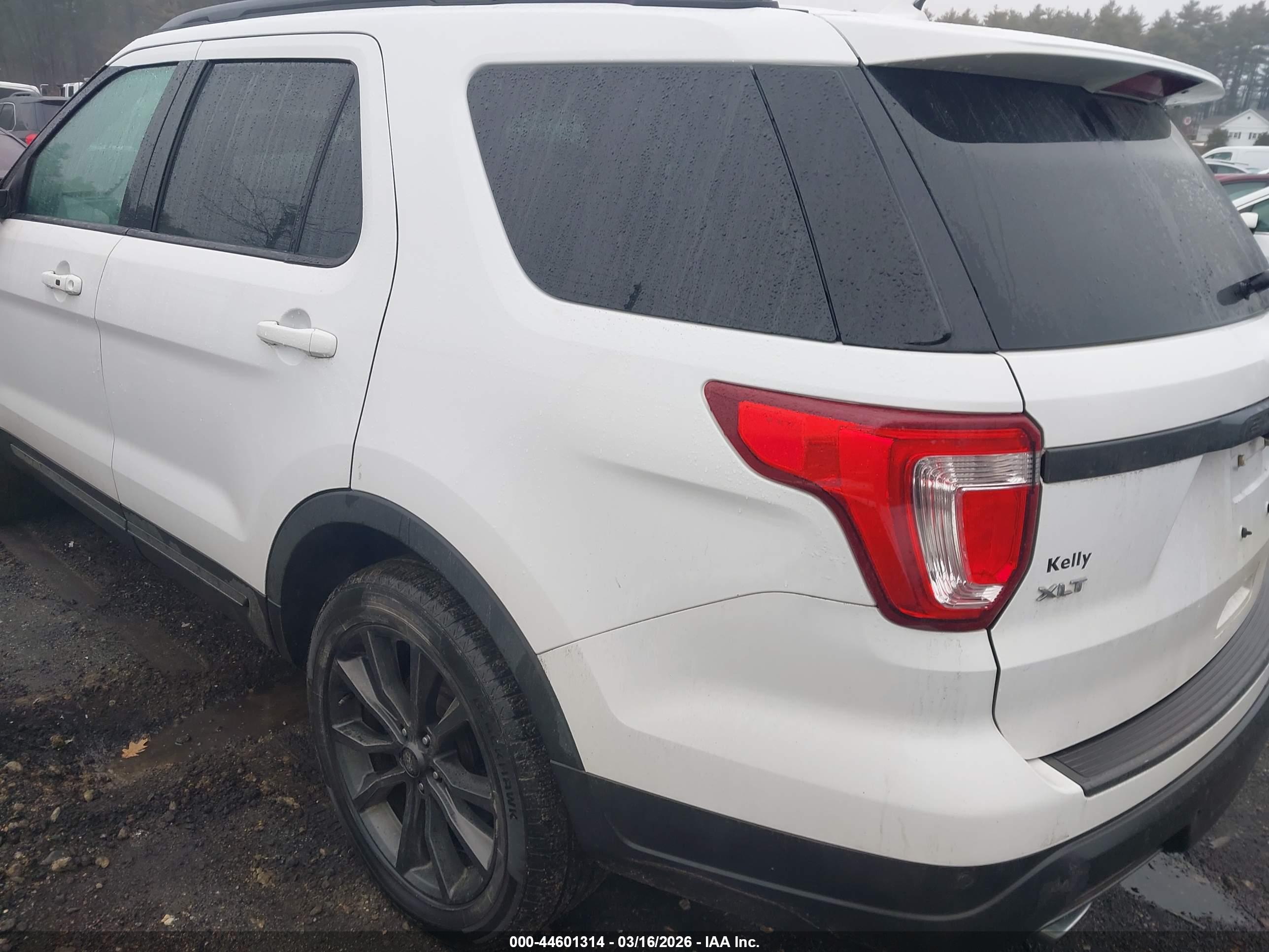 FORD EXPLORER image 3