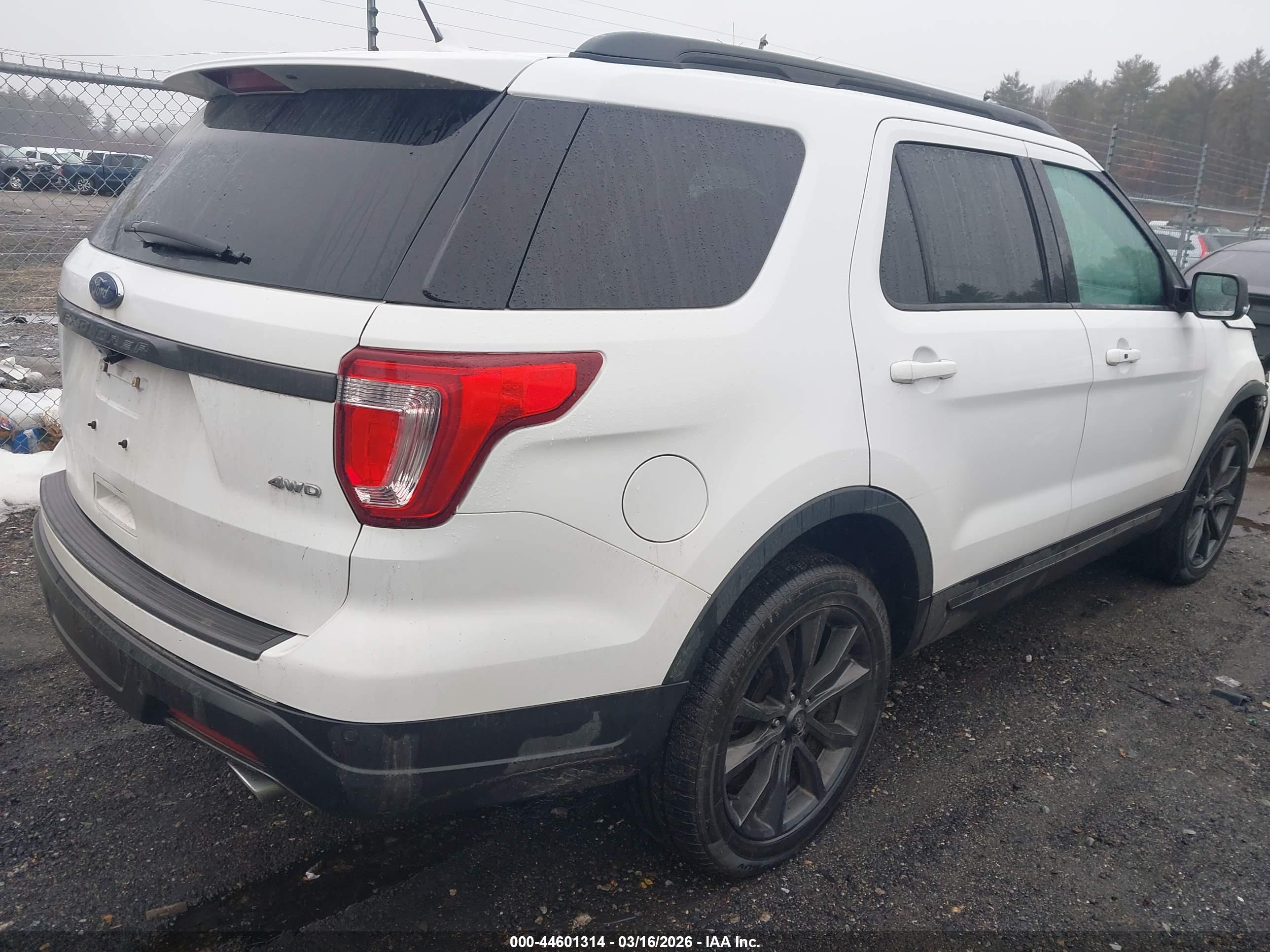 FORD EXPLORER image 4