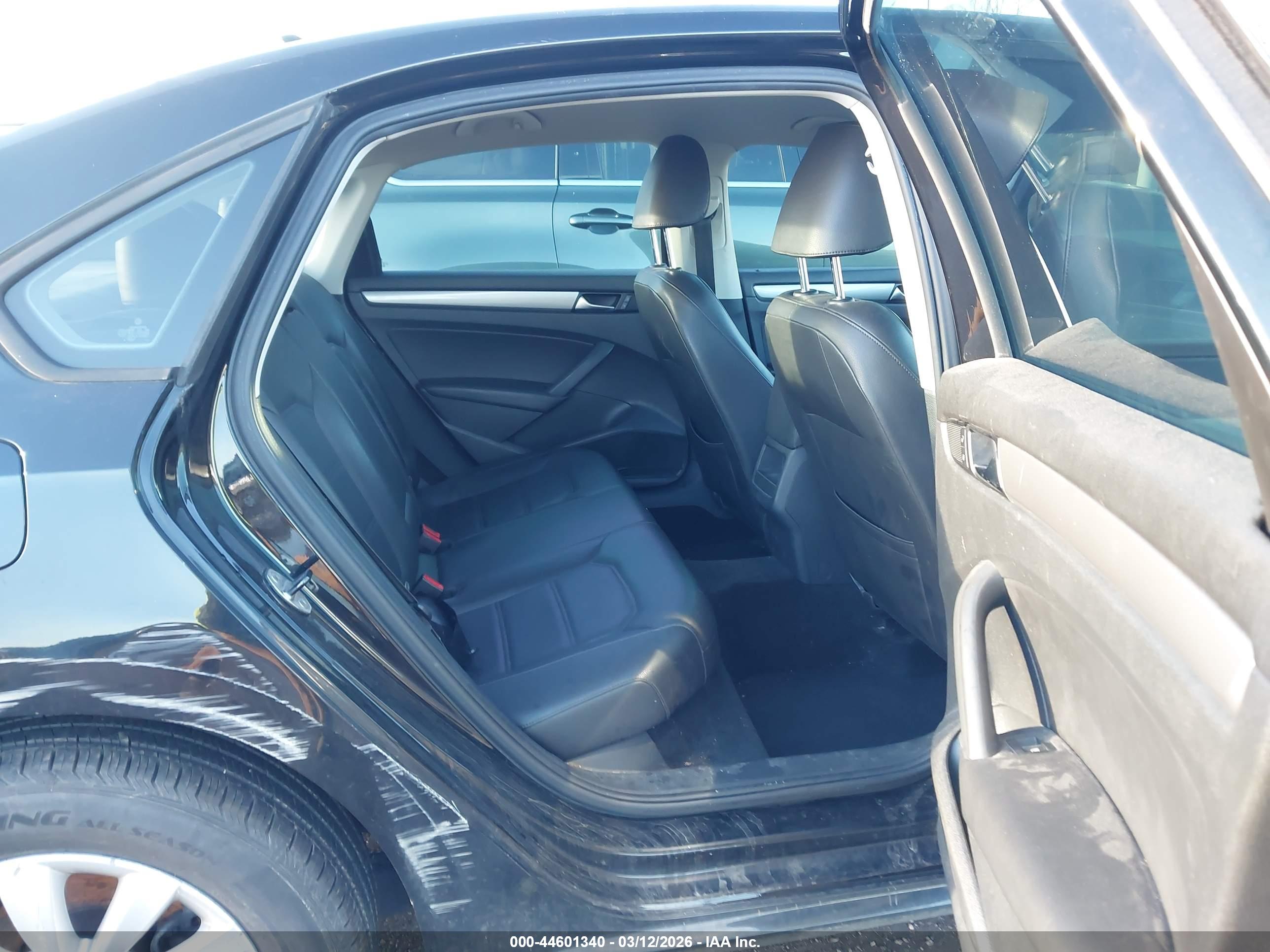 VOLKSWAGEN PASSAT image 8