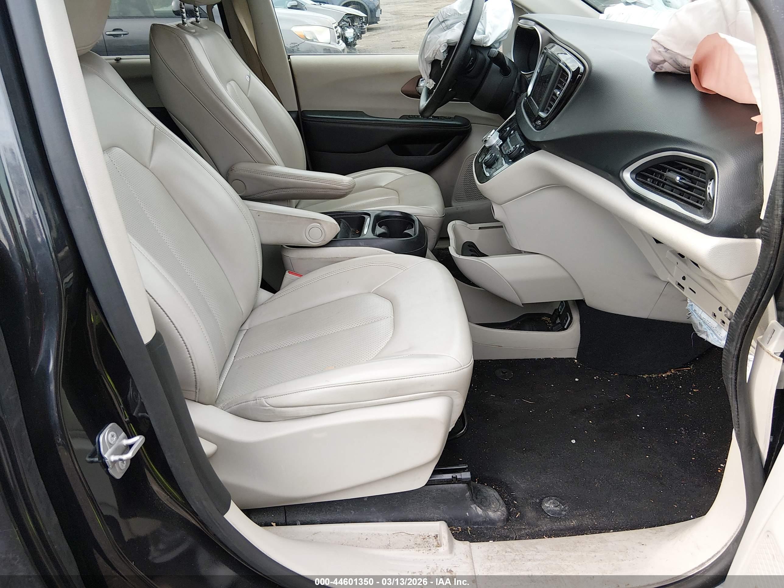CHRYSLER VOYAGER image 5