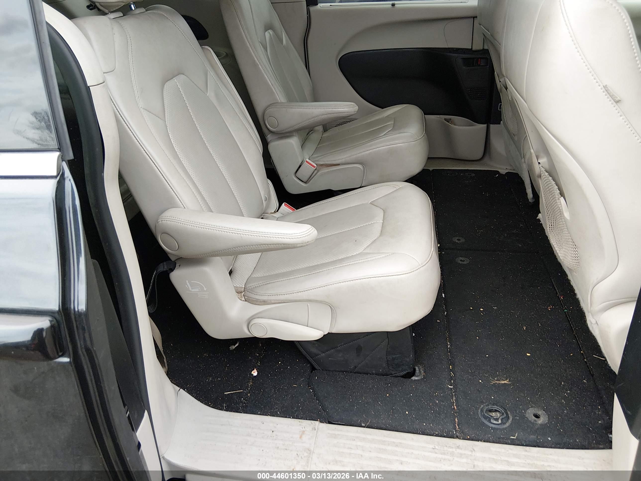 CHRYSLER VOYAGER image 8