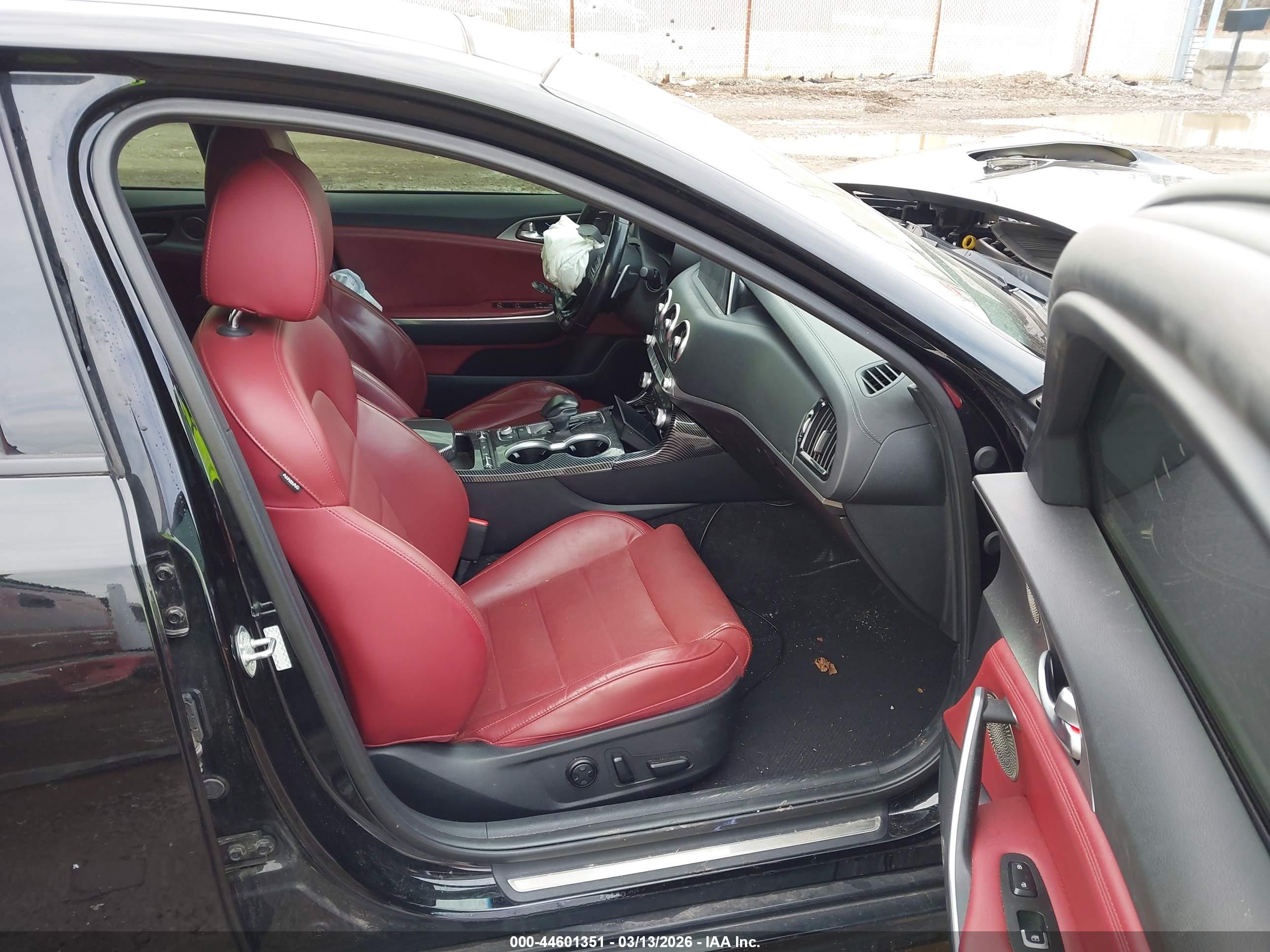 KIA STINGER image 5