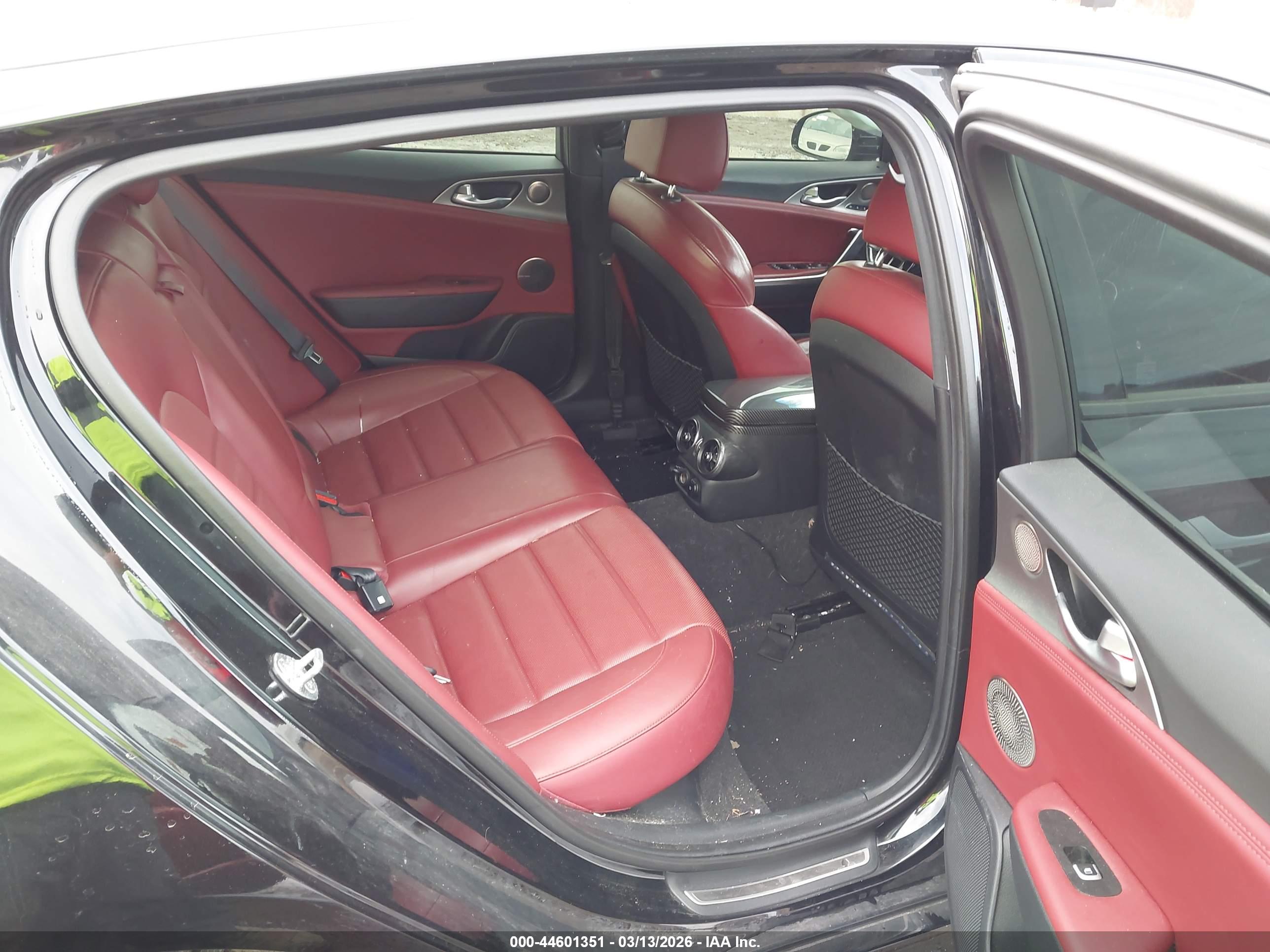 KIA STINGER image 8