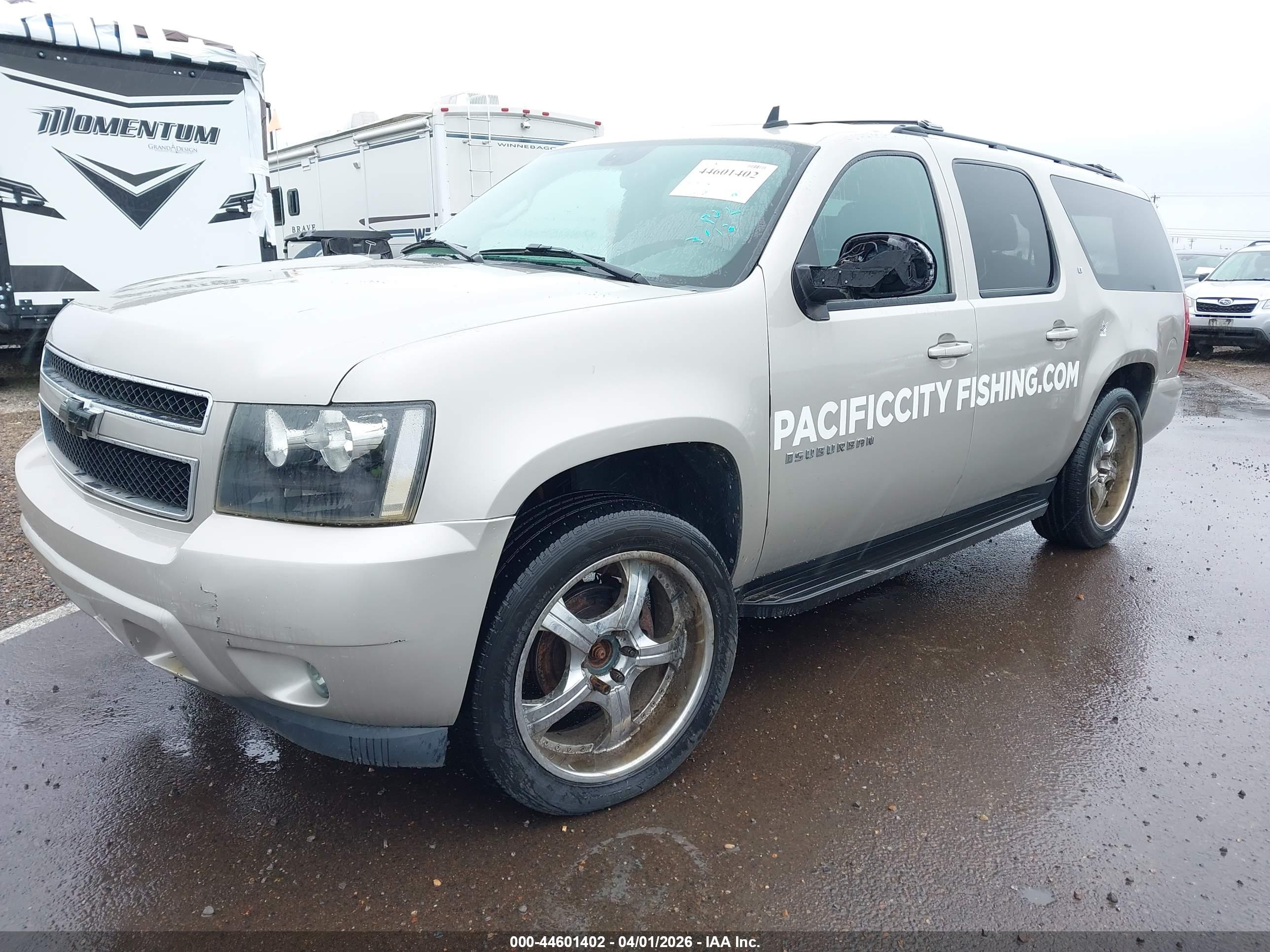 CHEVROLET SUBURBAN image 2
