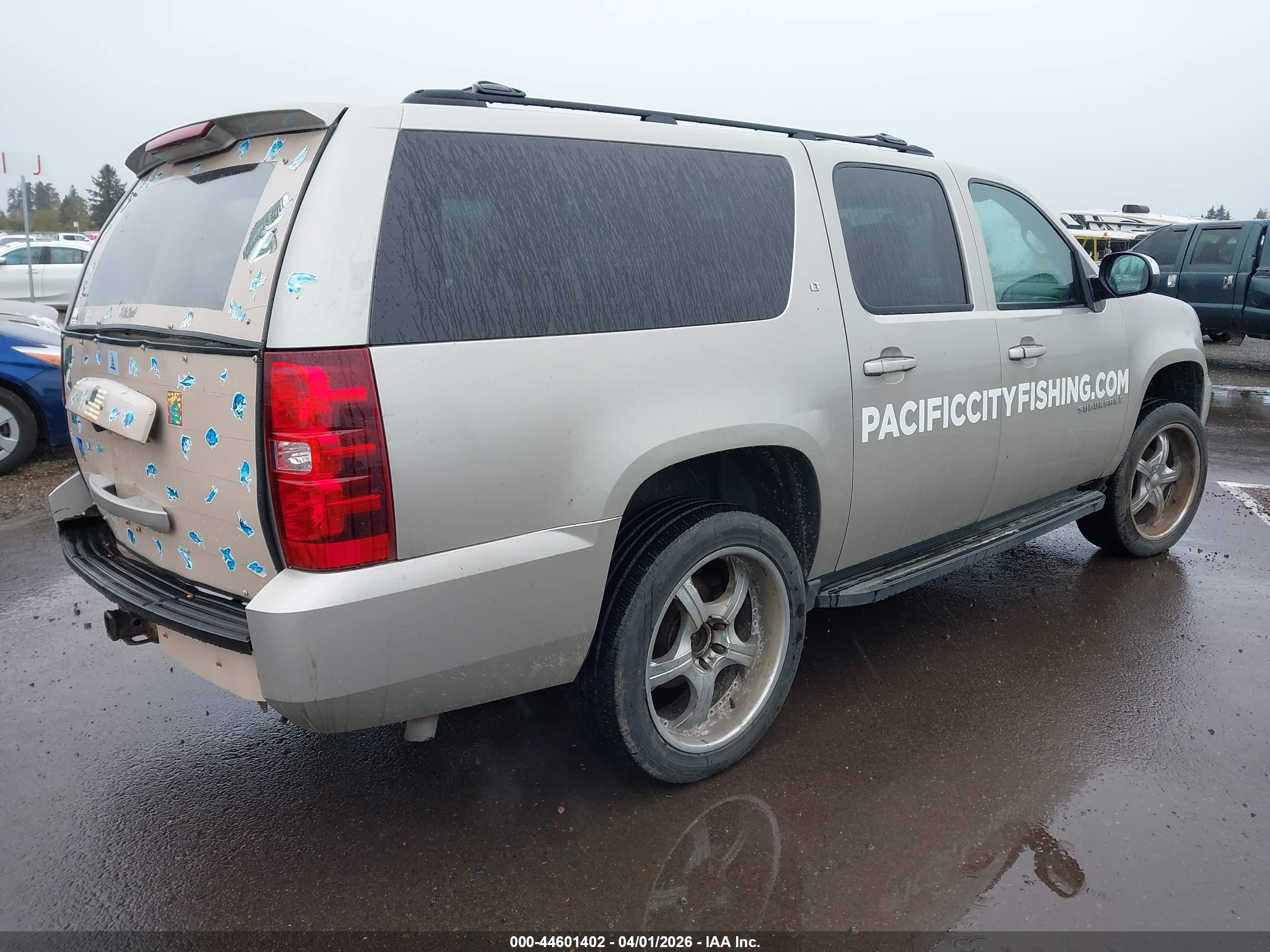 CHEVROLET SUBURBAN image 4
