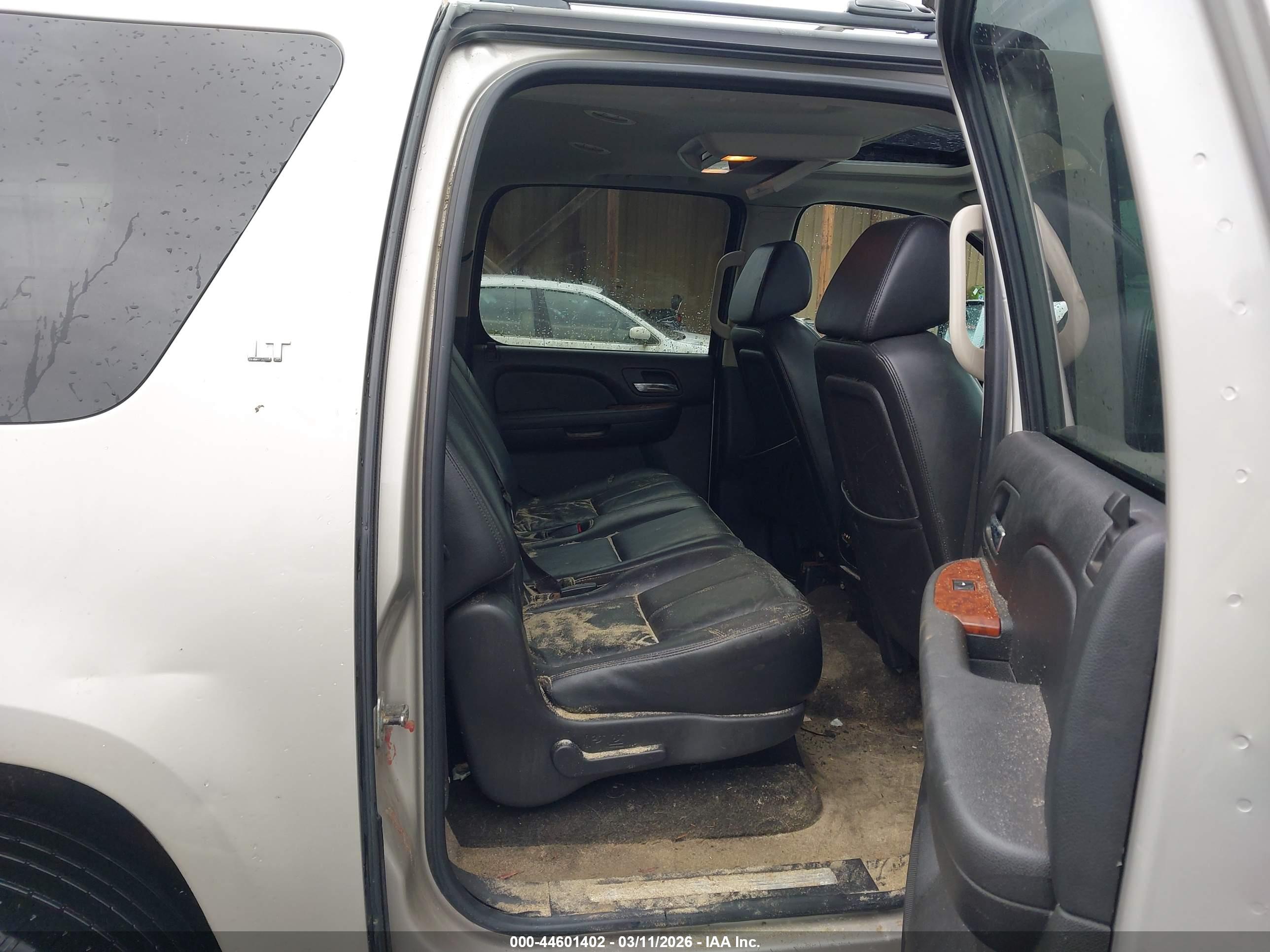 CHEVROLET SUBURBAN image 8