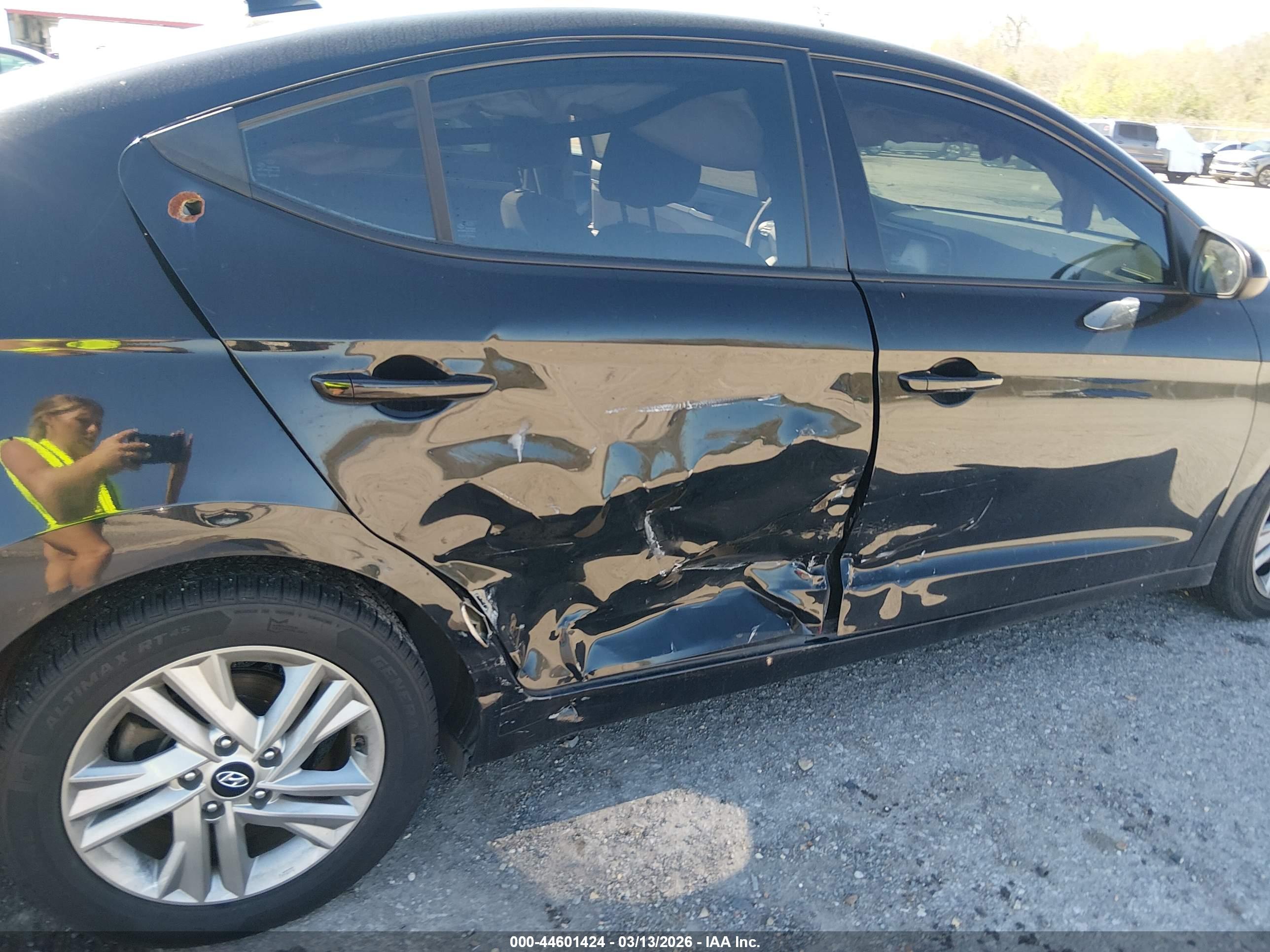 HYUNDAI ELANTRA image 6