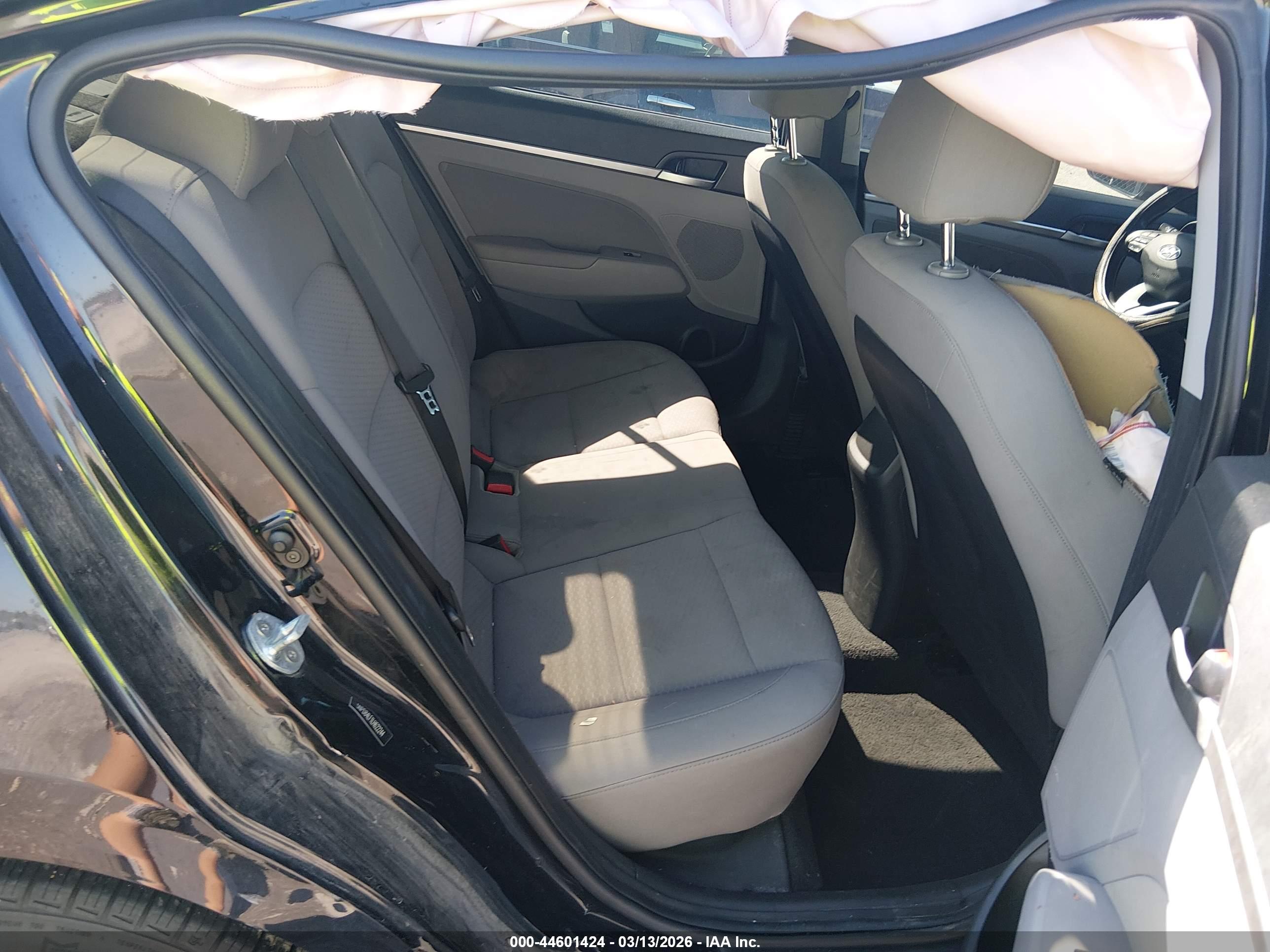 HYUNDAI ELANTRA image 8