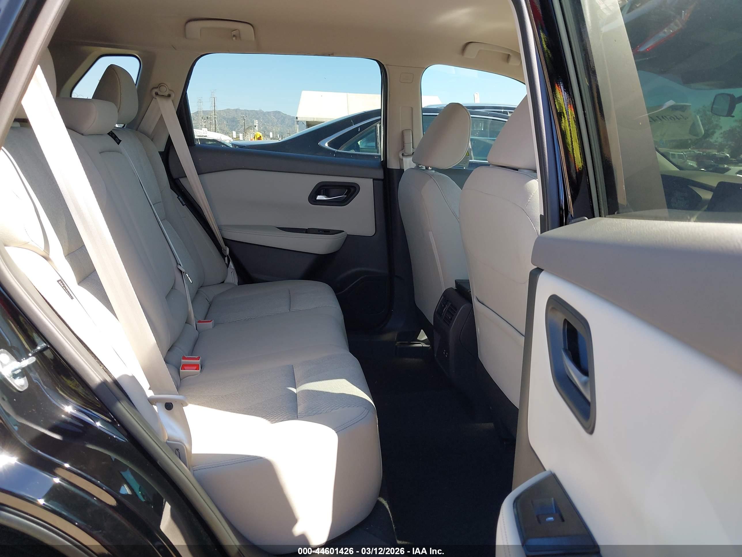 NISSAN ROGUE image 8