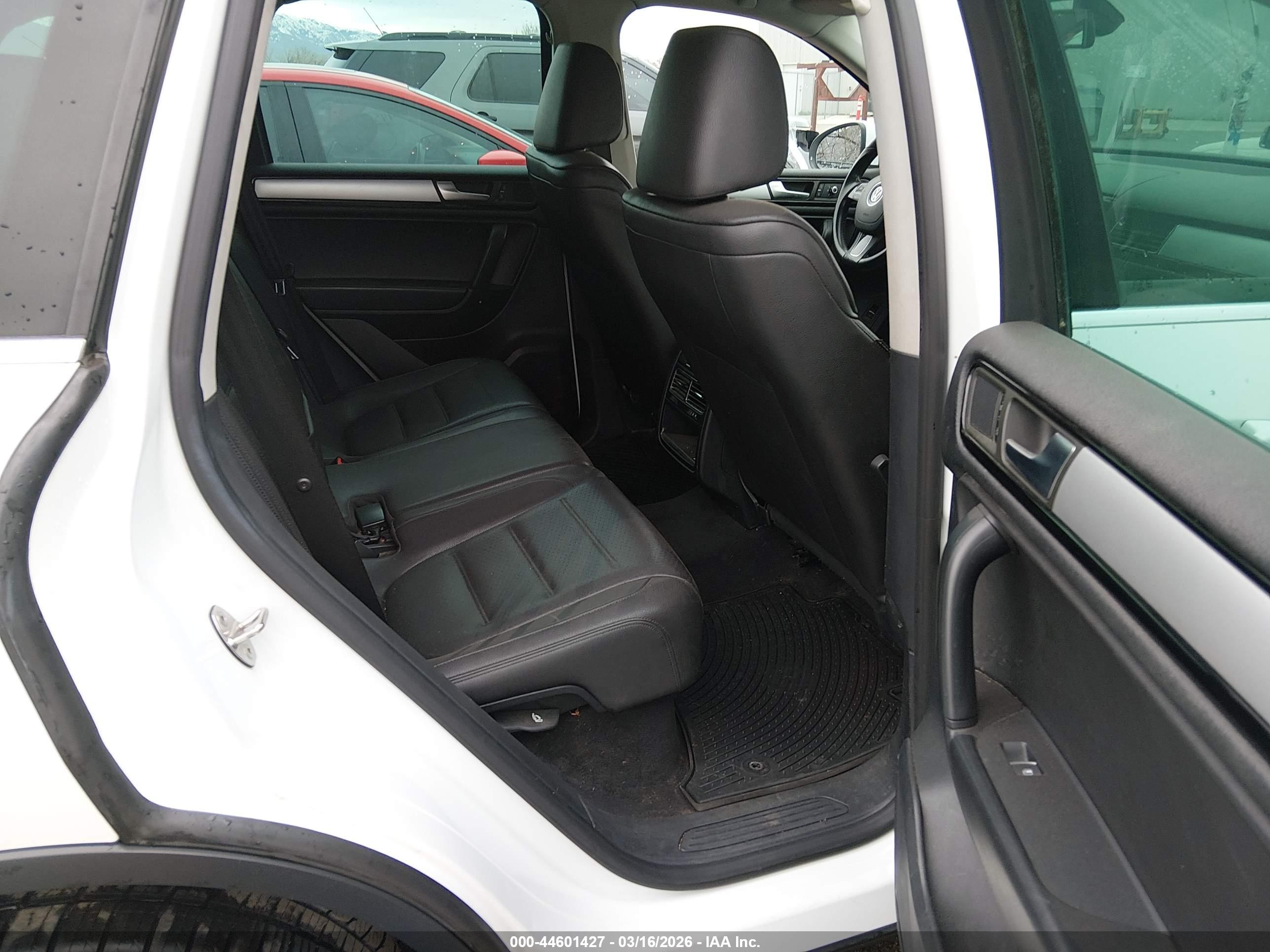 VOLKSWAGEN TOUAREG image 8