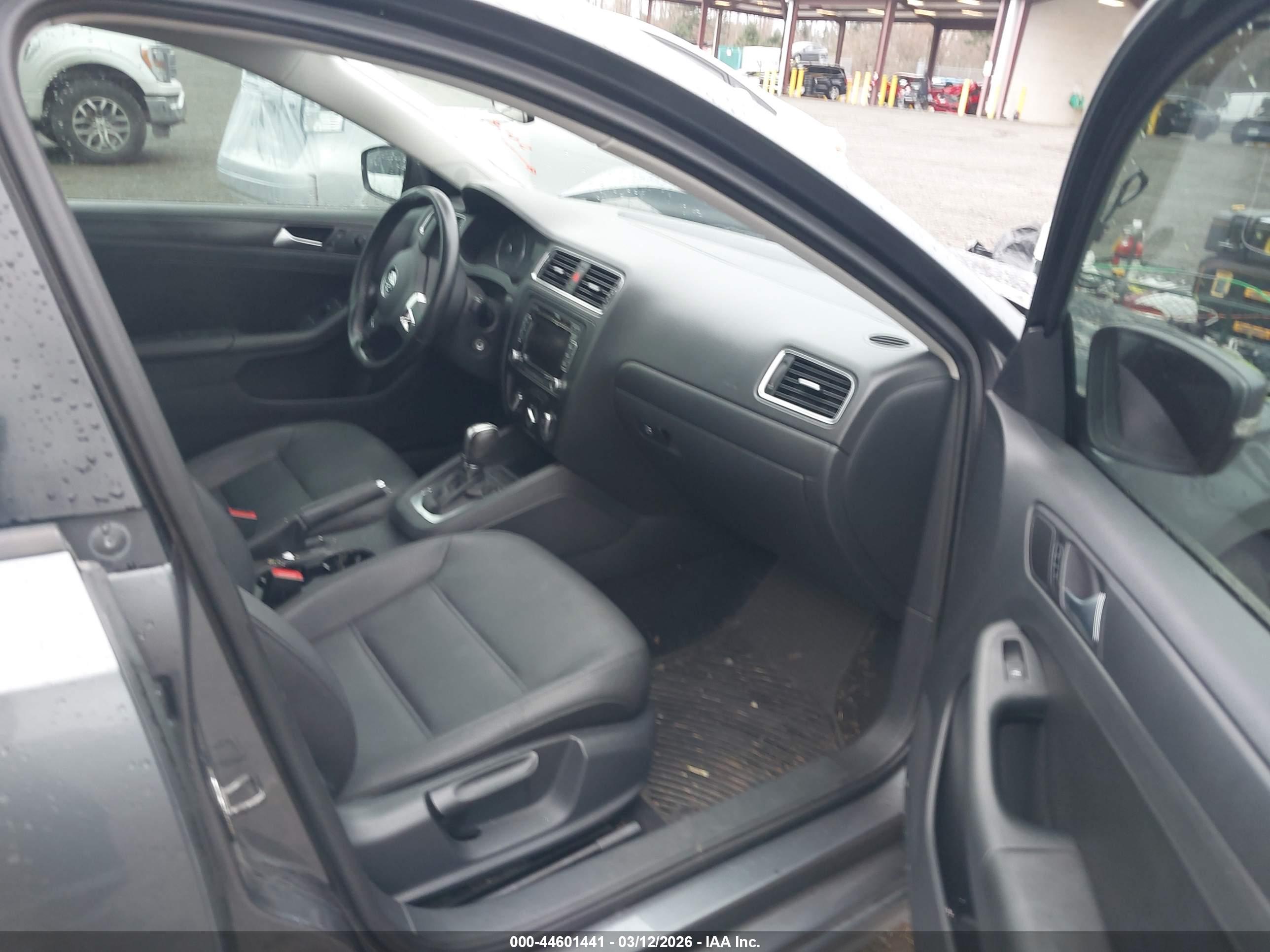 VOLKSWAGEN JETTA image 5