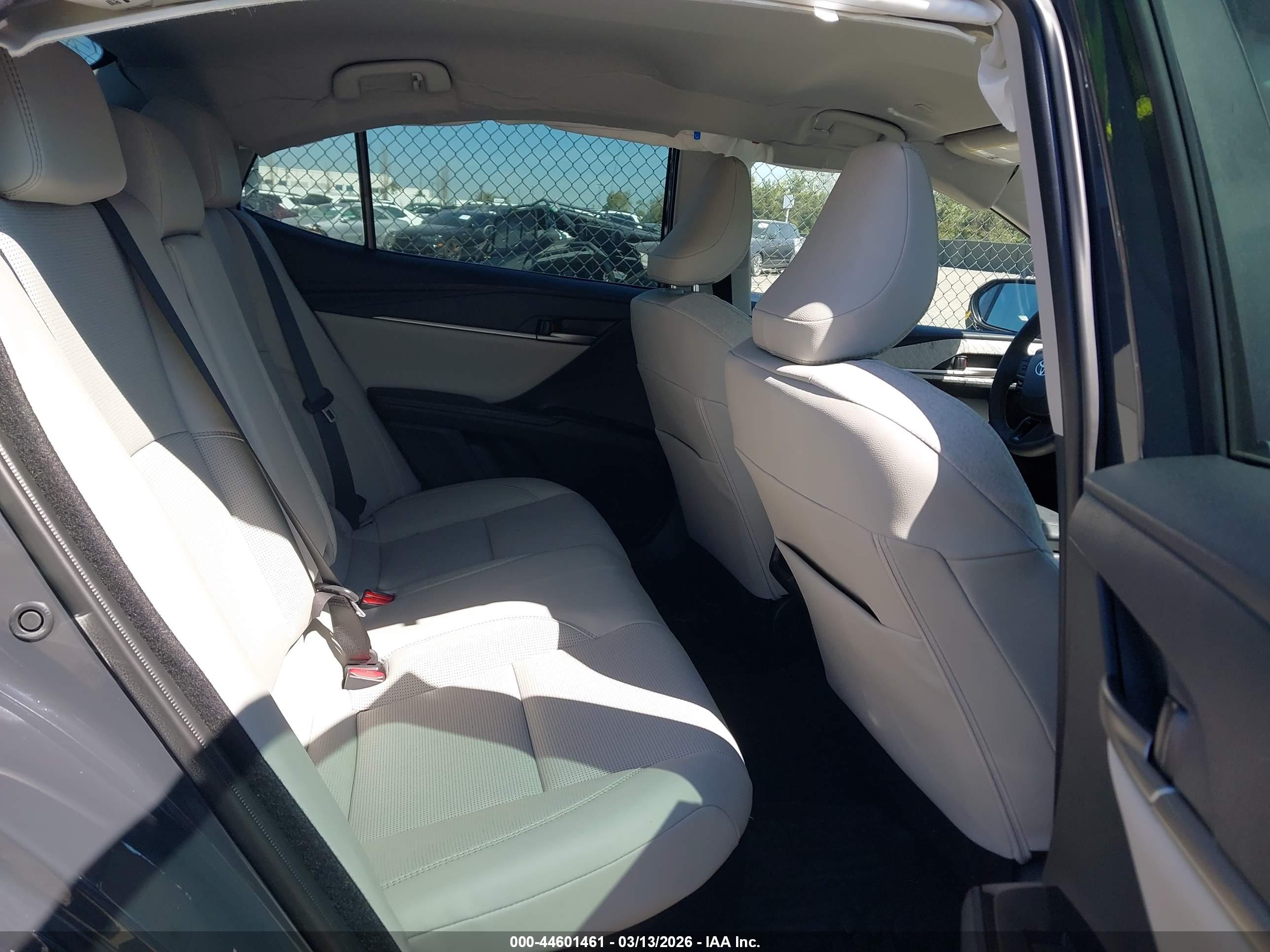 TOYOTA CAMRY image 8