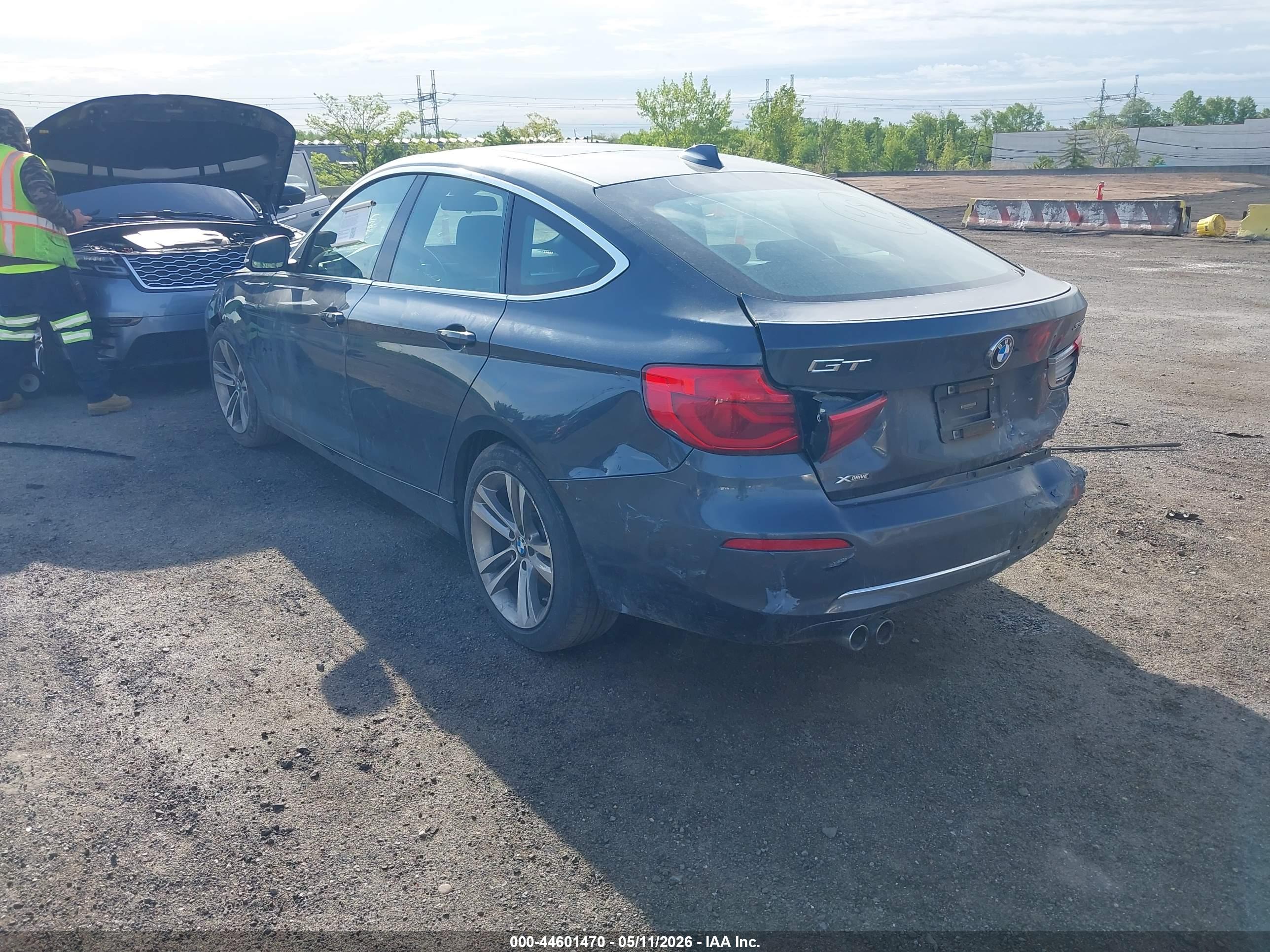 BMW 330I image 3