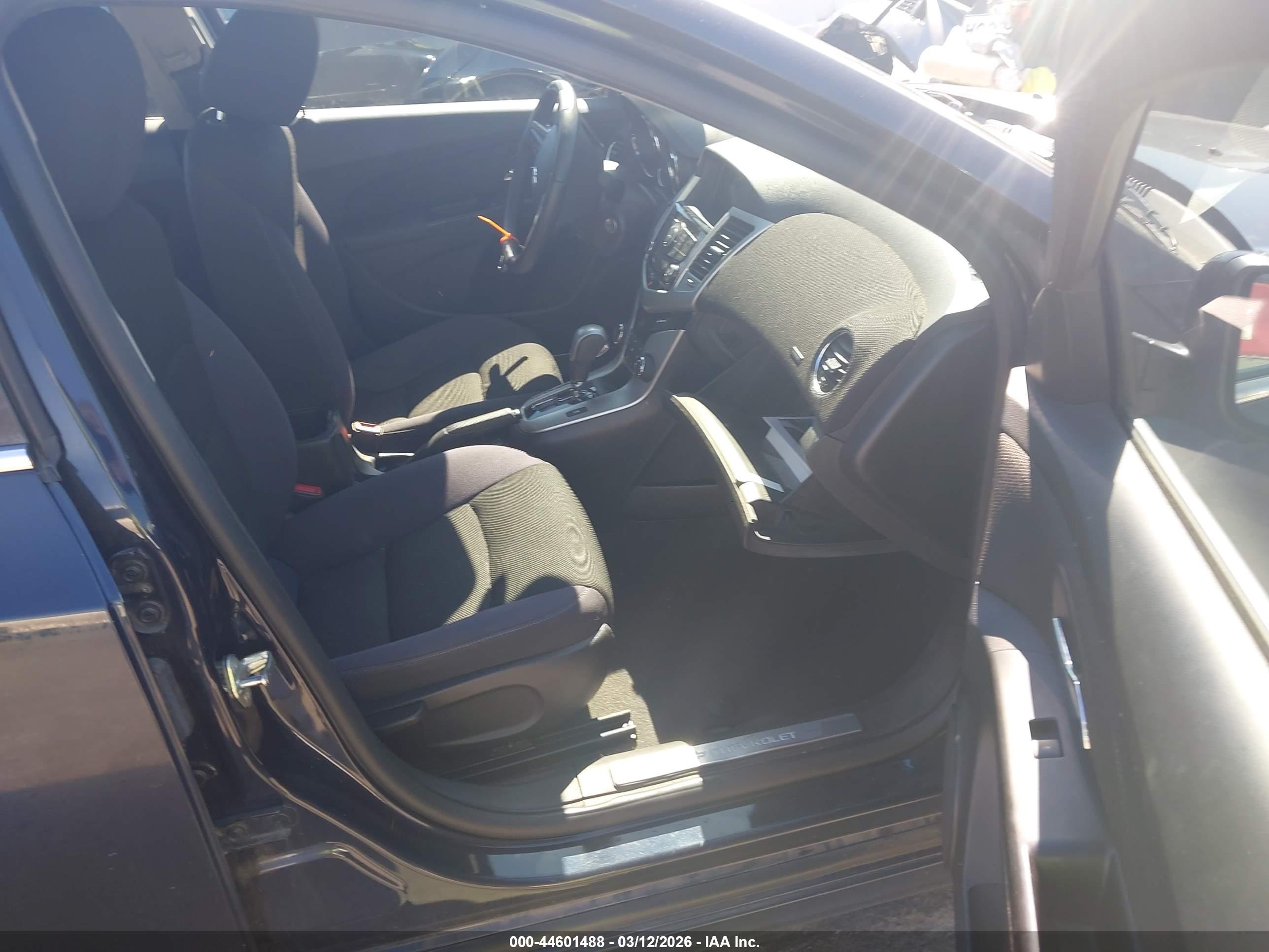 CHEVROLET CRUZE image 5