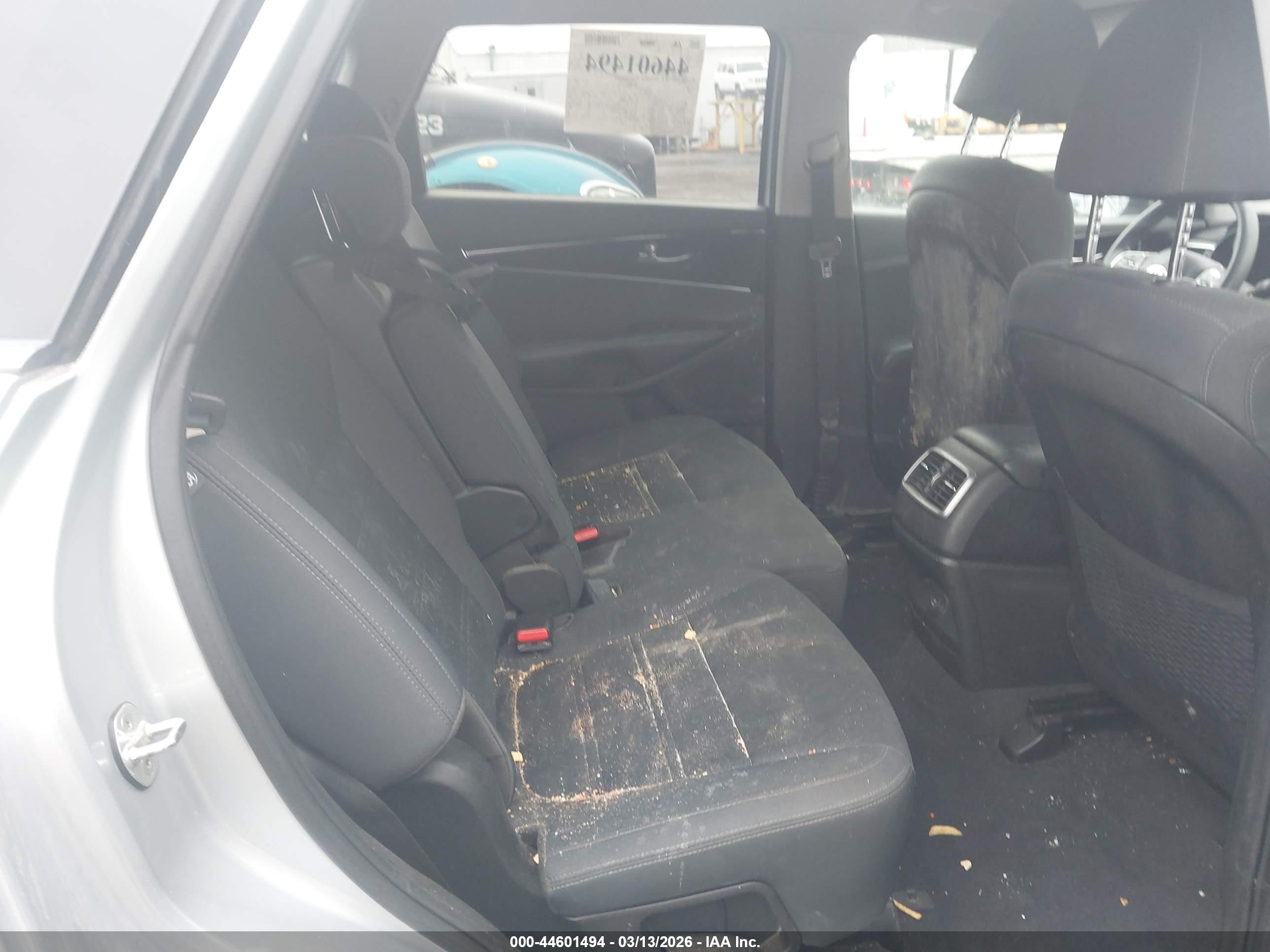 KIA SORENTO image 8