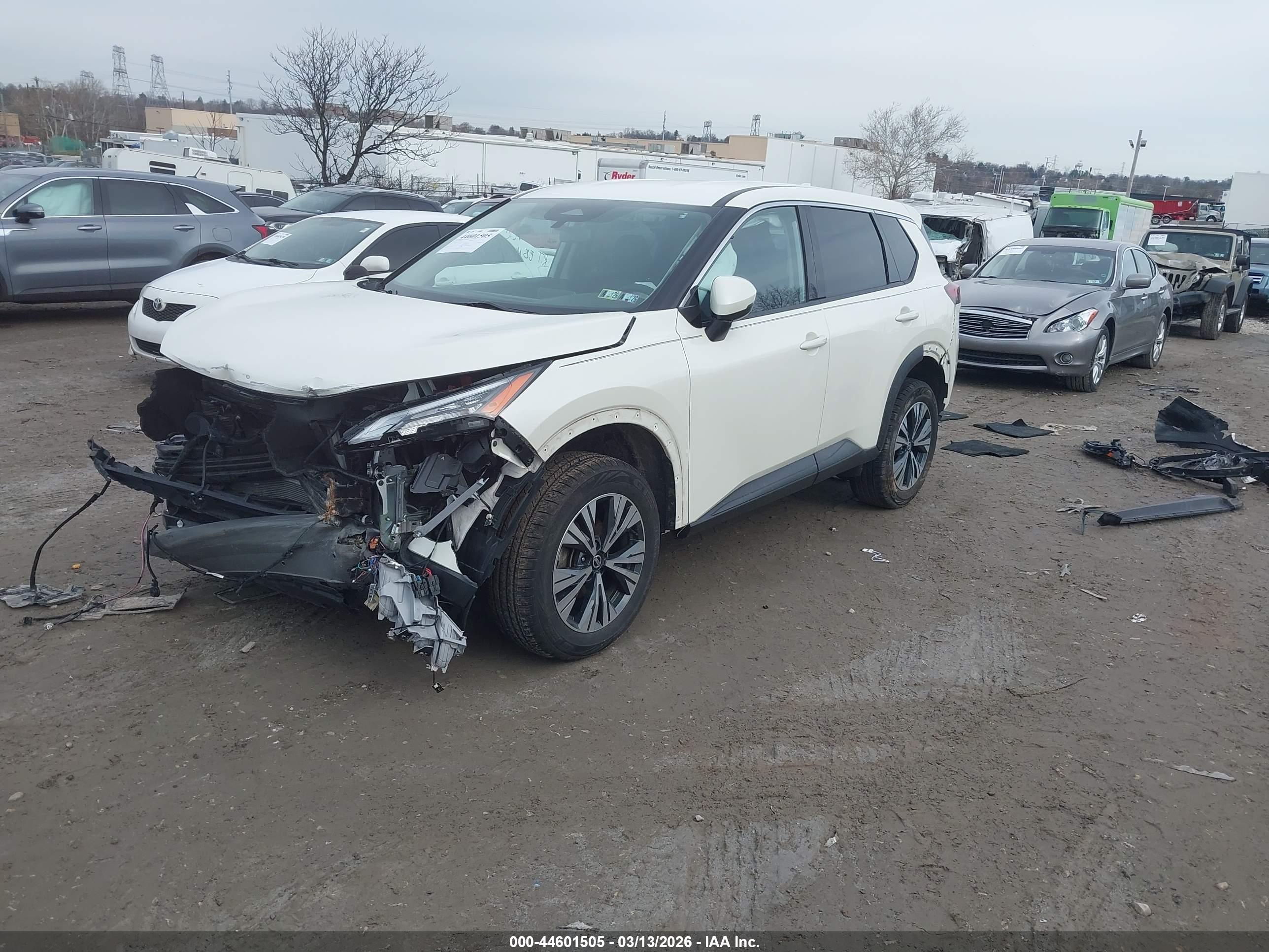 NISSAN ROGUE image 2