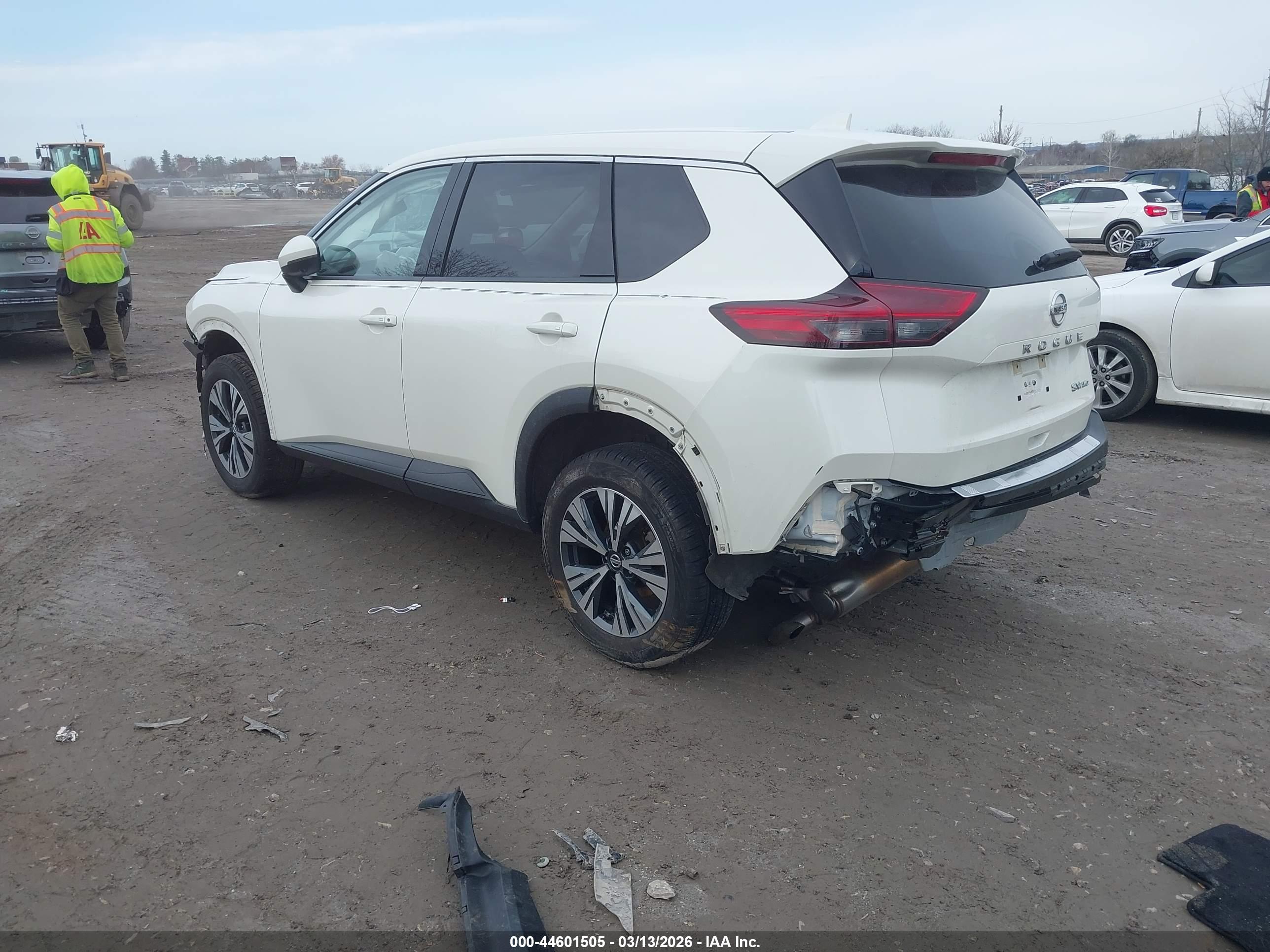 NISSAN ROGUE image 3