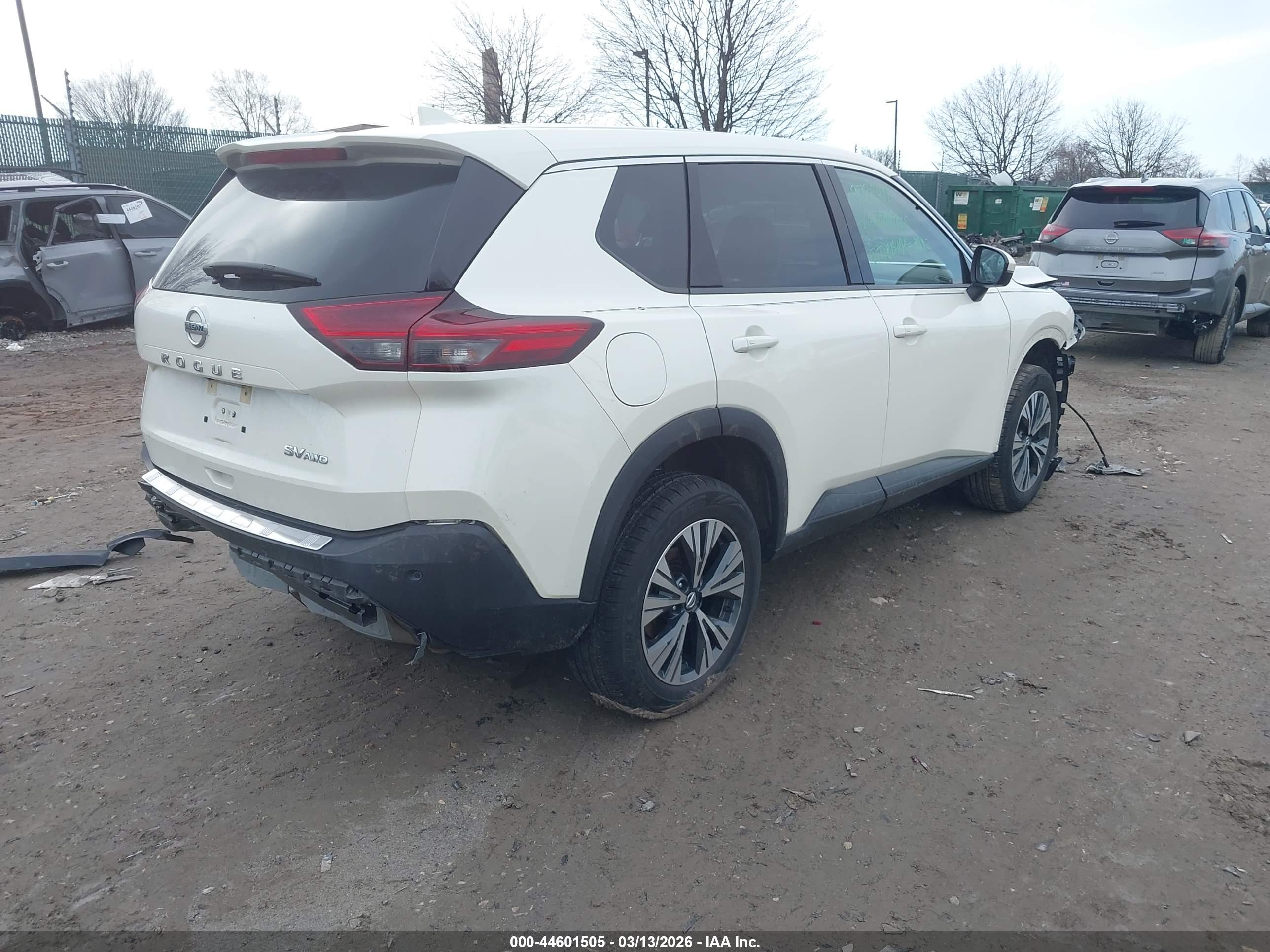 NISSAN ROGUE image 4