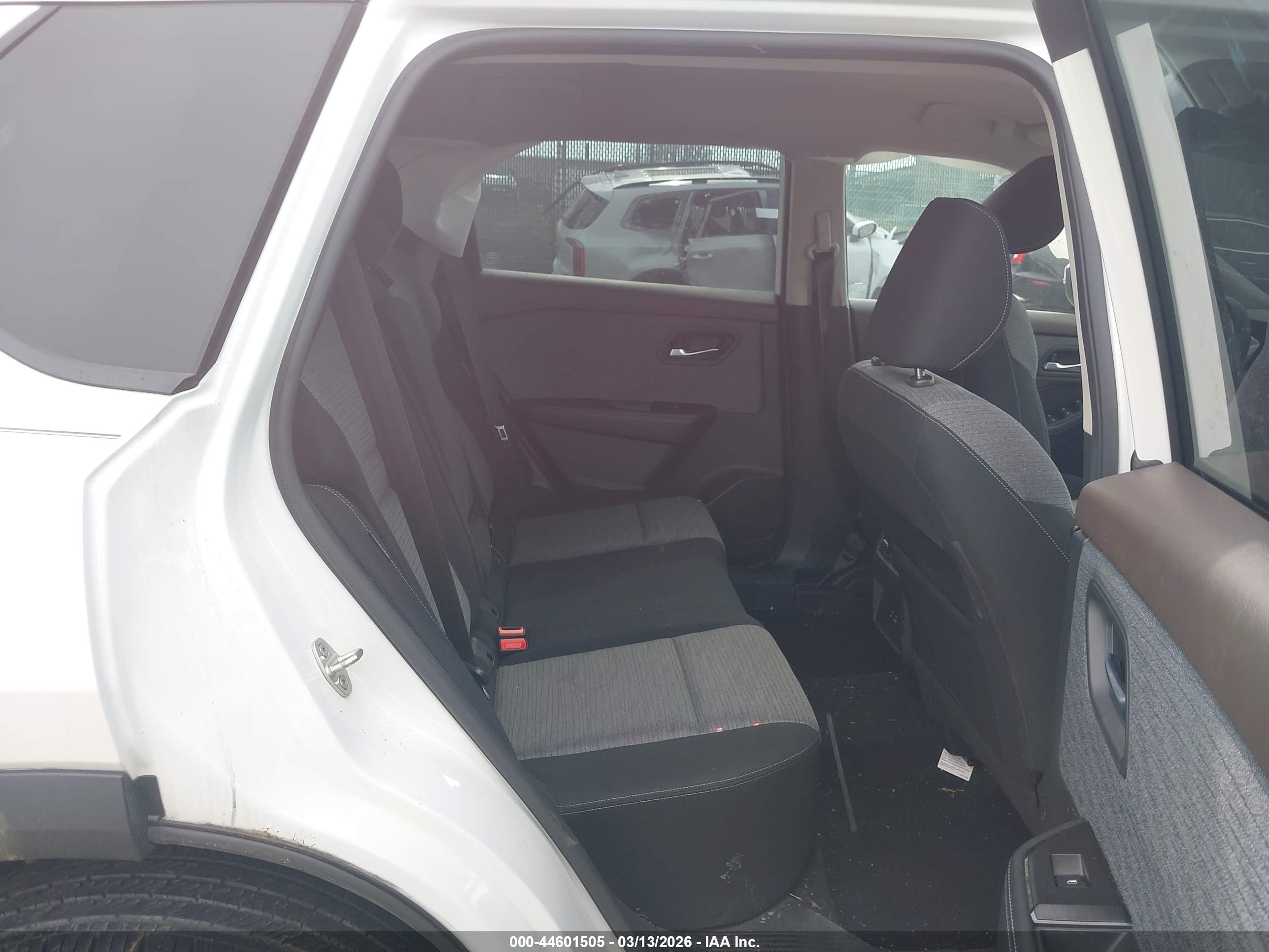 NISSAN ROGUE image 8