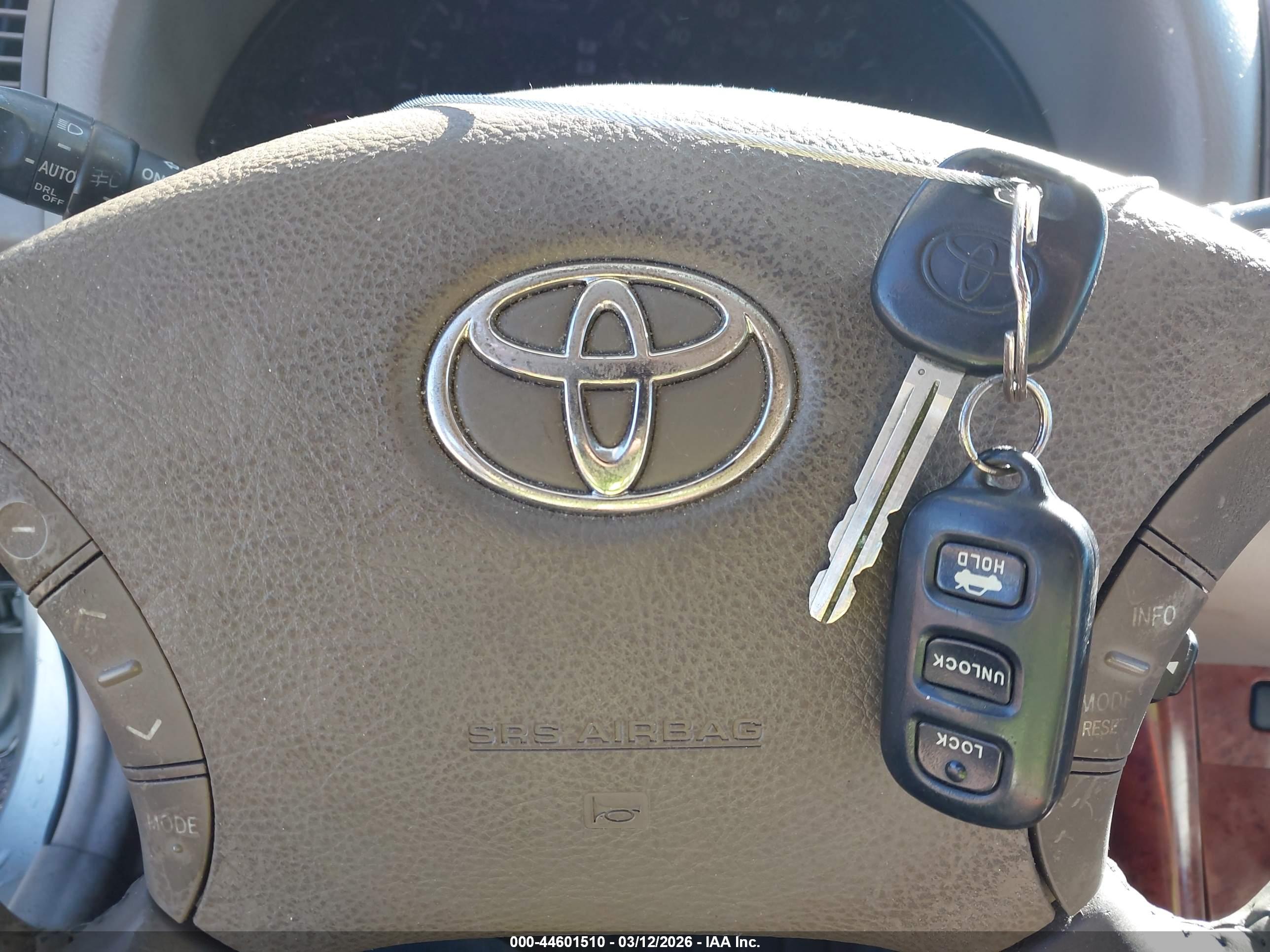 TOYOTA CAMRY image 11