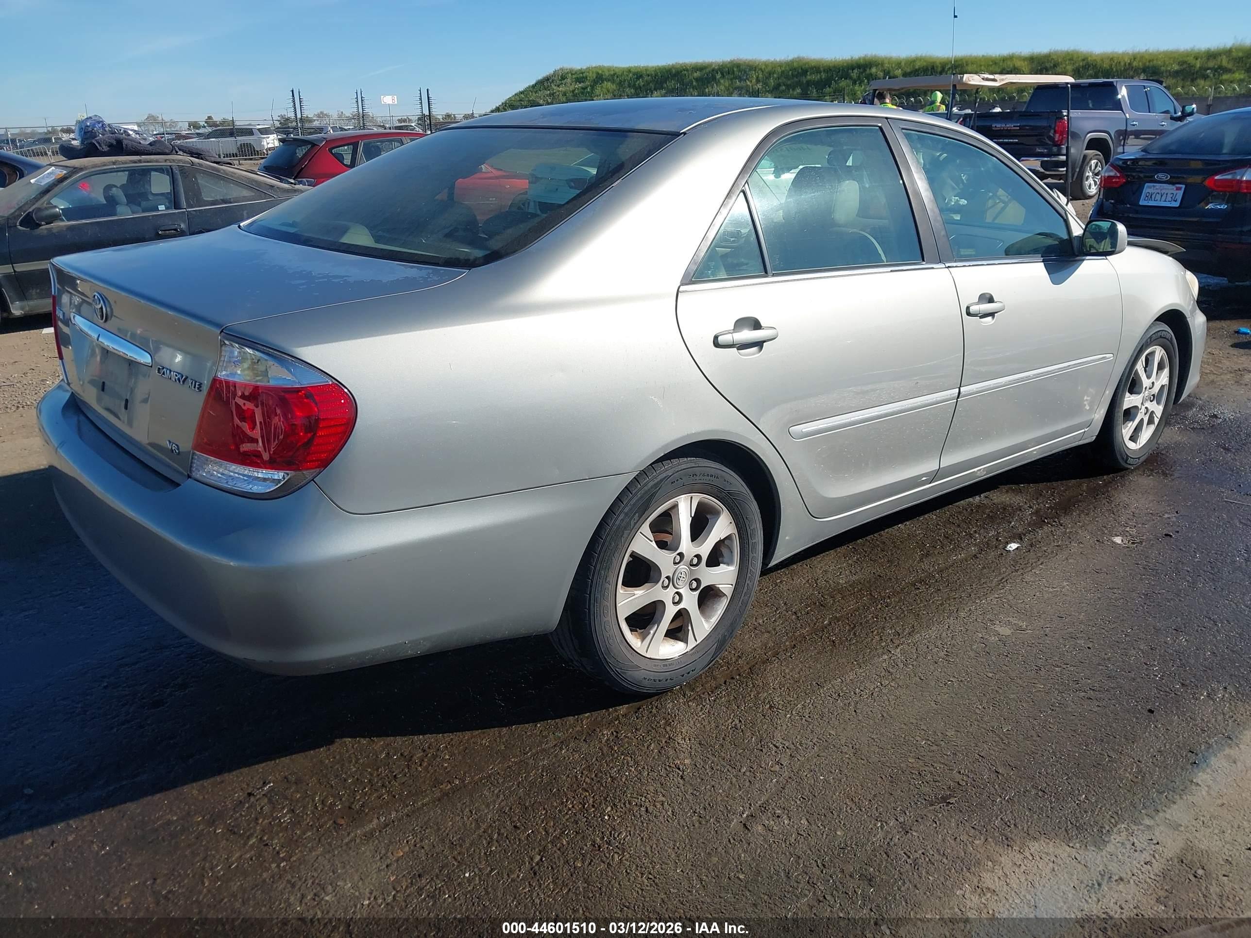 TOYOTA CAMRY image 4