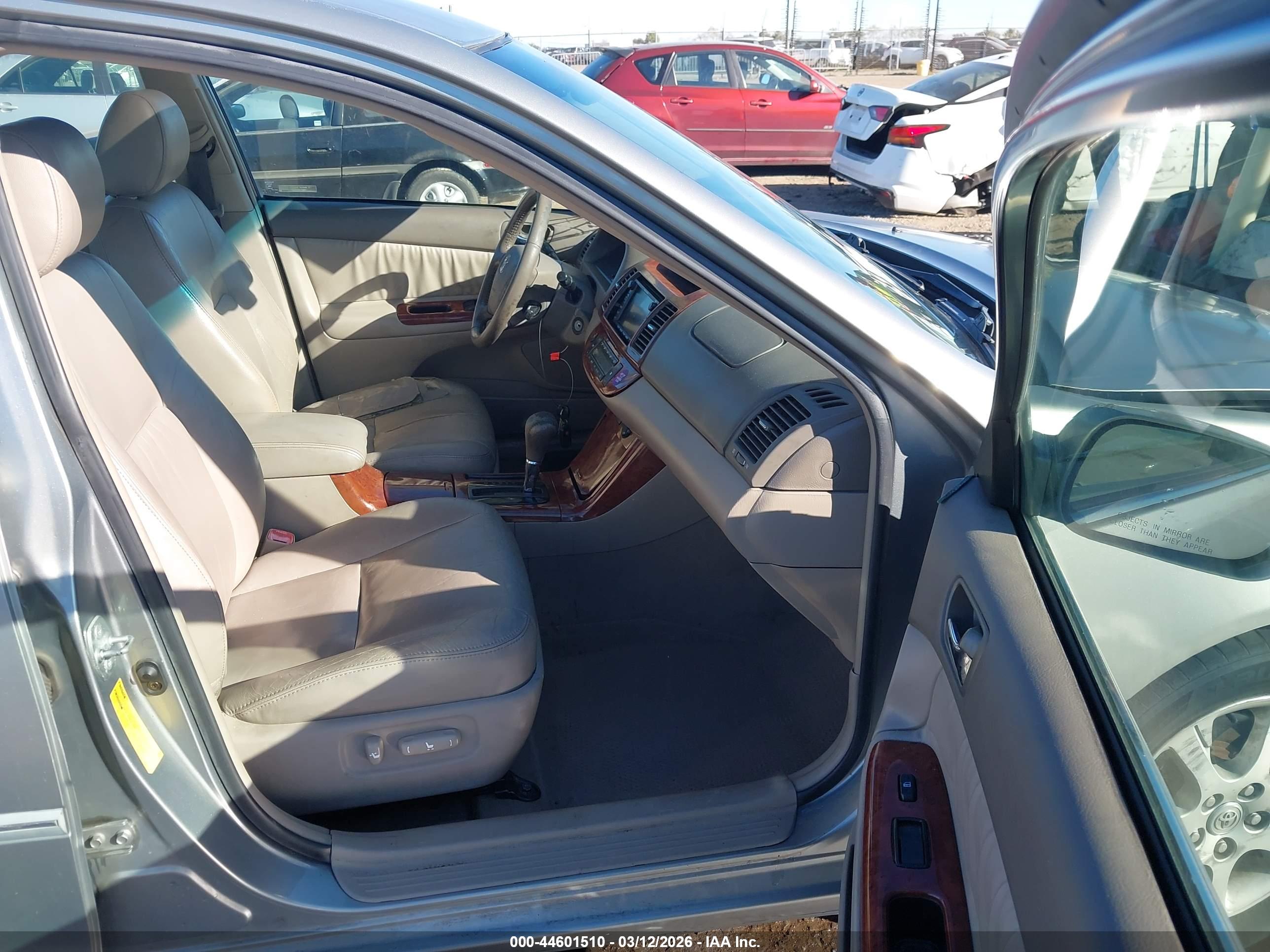 TOYOTA CAMRY image 5