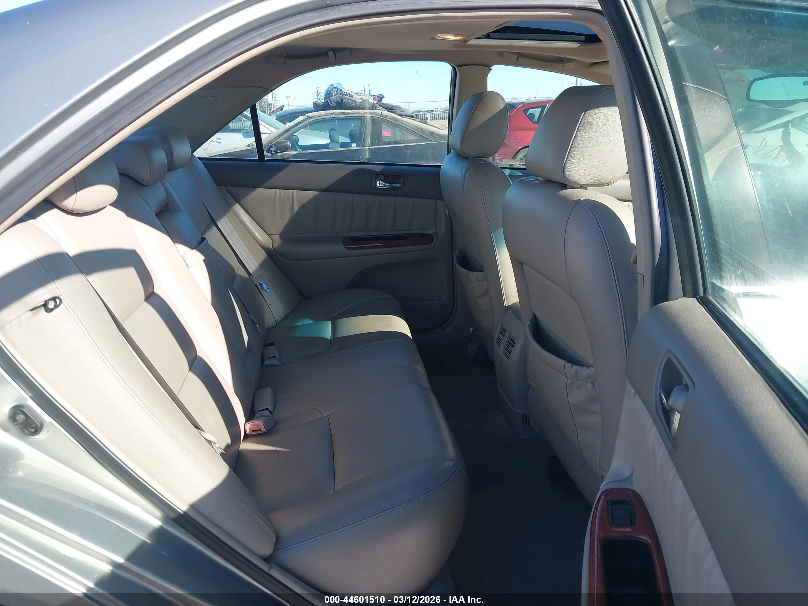 TOYOTA CAMRY image 8